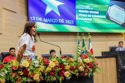 CONCESSÃO DE TÍTULO DE CIDADANIA Á SENHORA CLARA INES NICHOLLS E AO SENHOR MIGUEL ANGEL (13).jpg