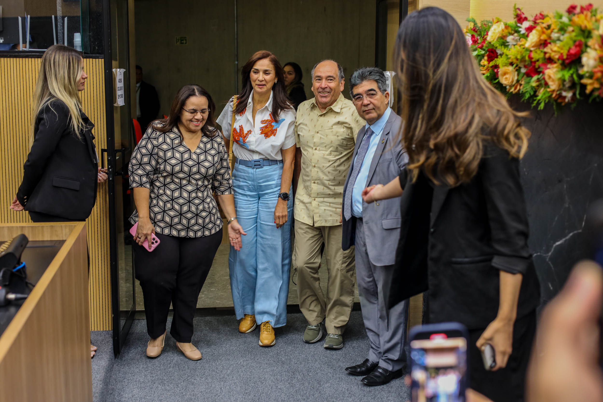 CONCESSÃO DE TÍTULO DE CIDADANIA Á SENHORA CLARA INES NICHOLLS E AO SENHOR MIGUEL ANGEL (3).jpg