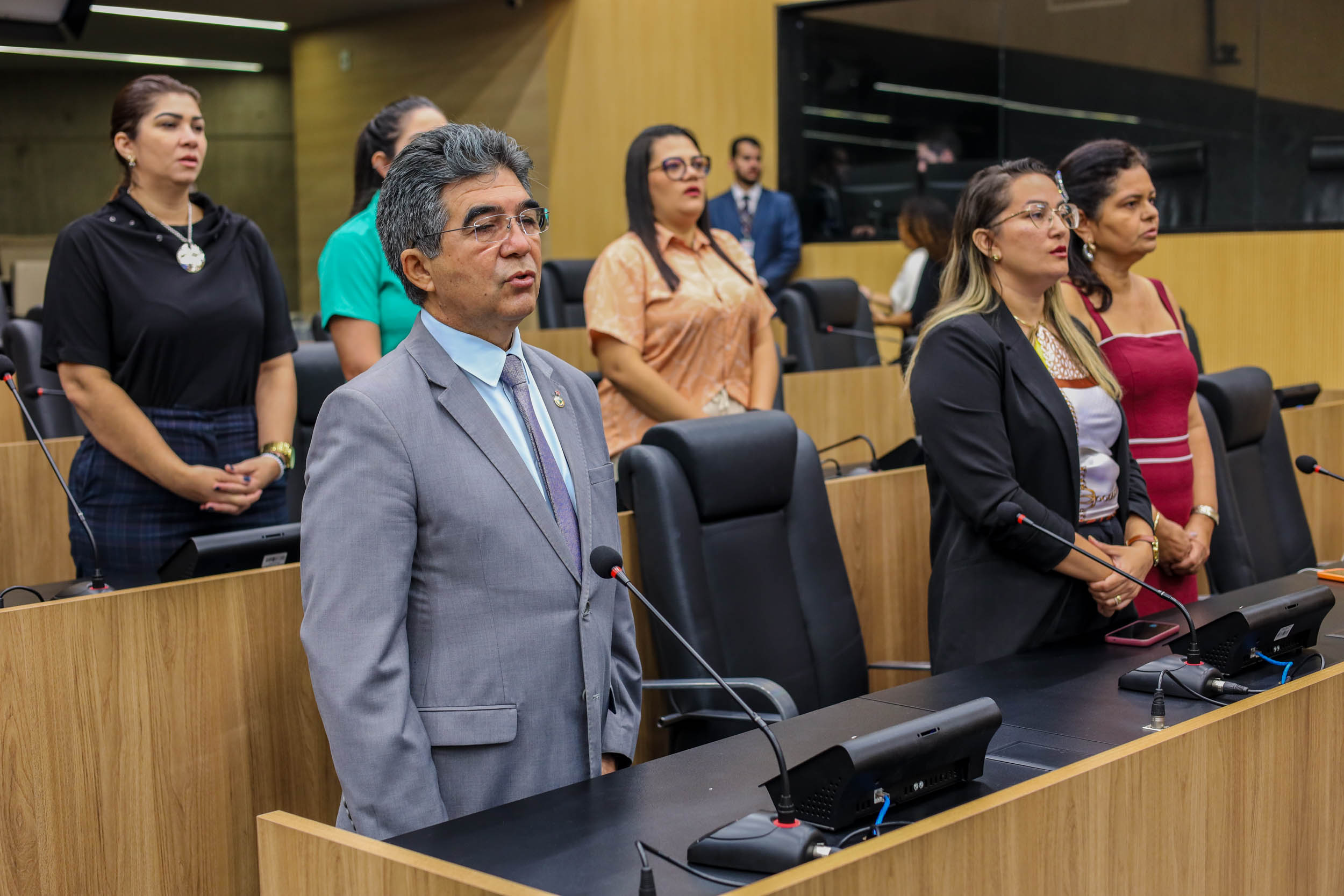 CONCESSÃO DE TÍTULO DE CIDADANIA Á SENHORA CLARA INES NICHOLLS E AO SENHOR MIGUEL ANGEL (5).jpg