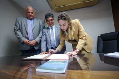 POSSE DEPUTADAS VANESSA TAPETY (5).jpg