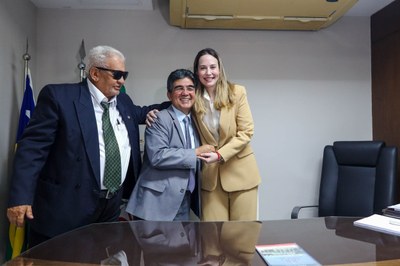 POSSE DEPUTADAS VANESSA TAPETY (9).jpg