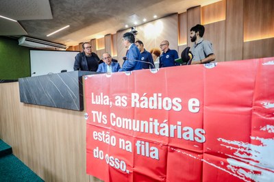 AUDIENCIA PÚBLICA RÁDIOS COMUNITÁRIAS (1).jpg