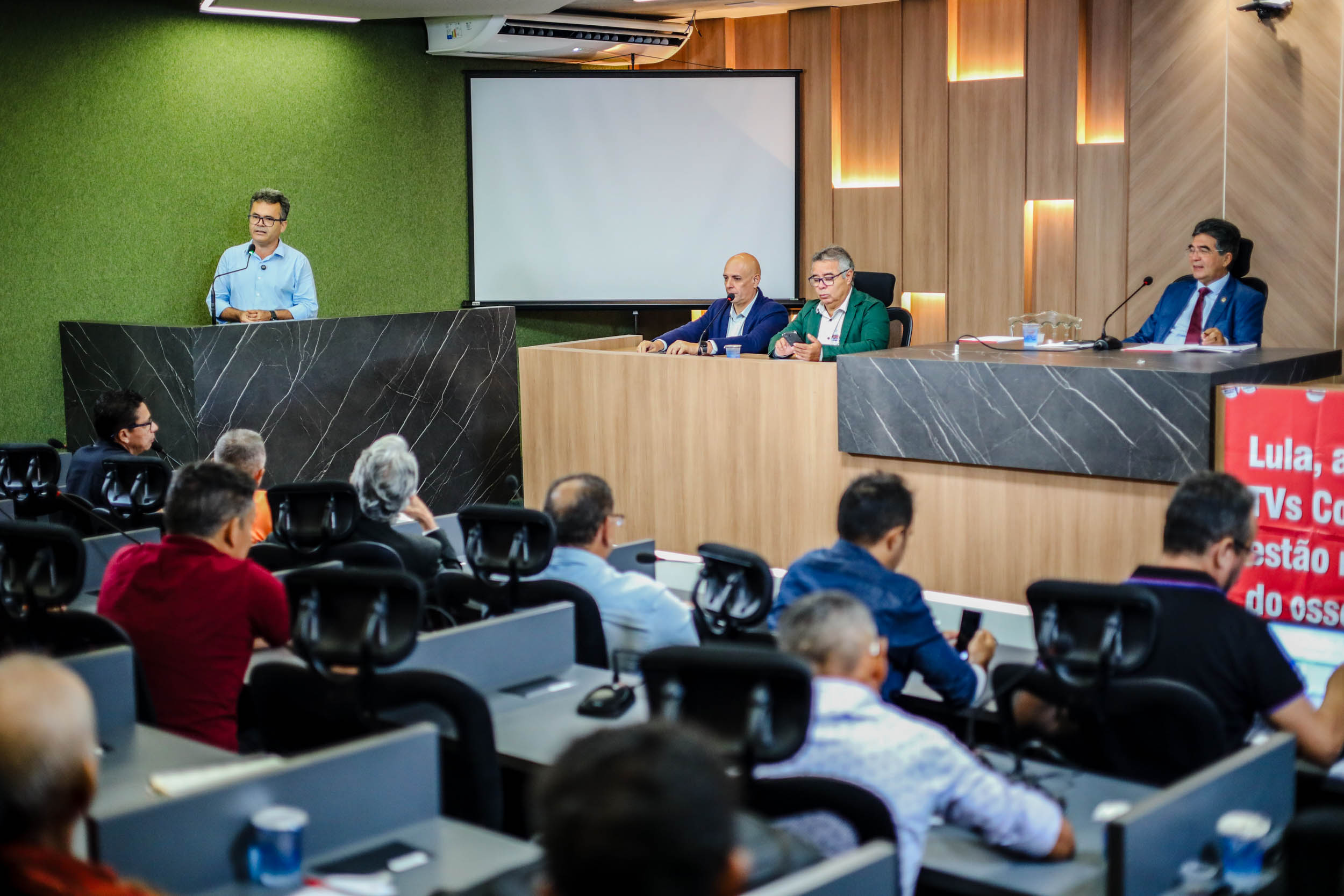 AUDIENCIA PÚBLICA RÁDIOS COMUNITÁRIAS (14).jpg