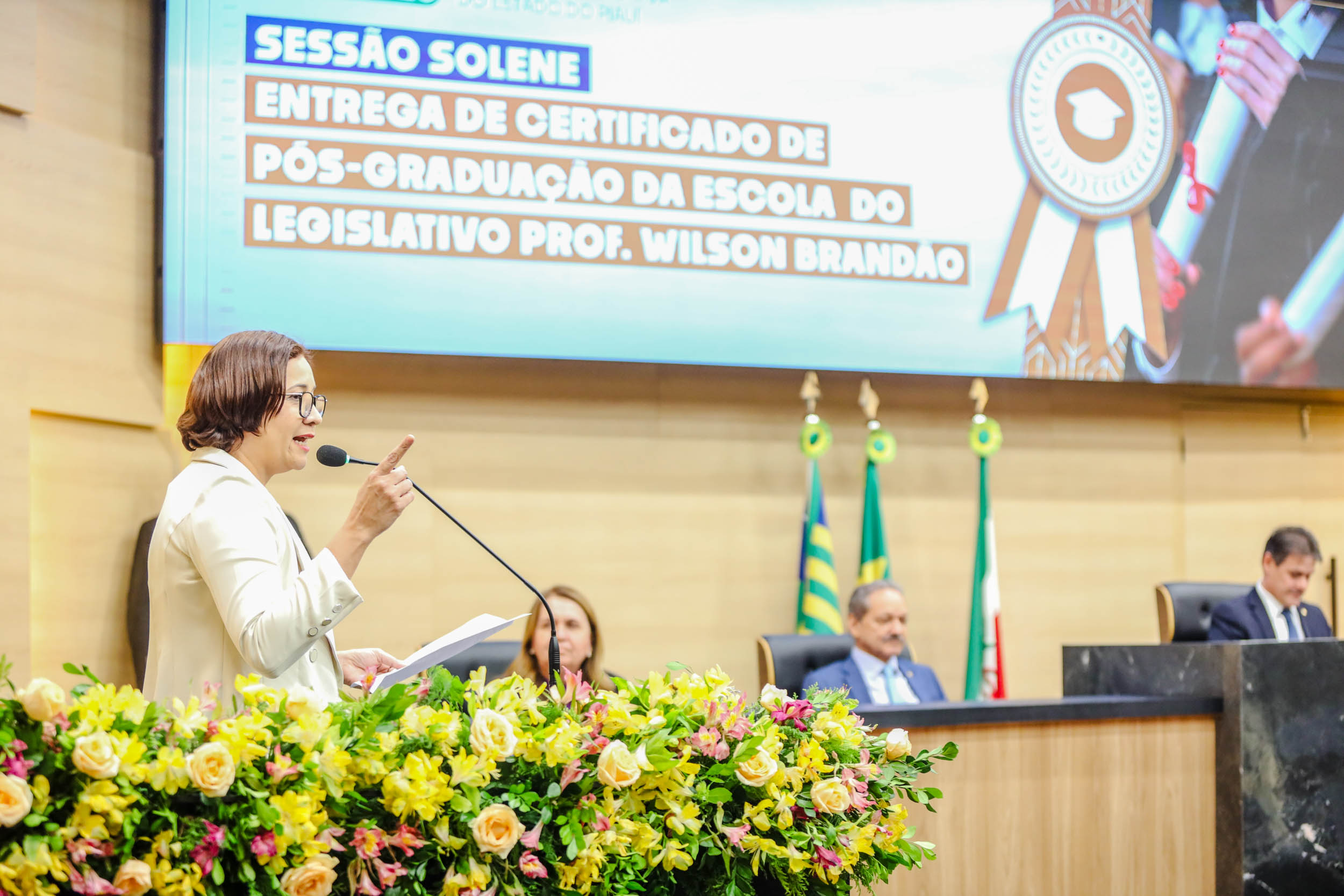 ENTREGA DE CERTIFICADOS PÓS GRADUAÇÃO DA ESCOLA DO LEGISLATIVO (20).jpg