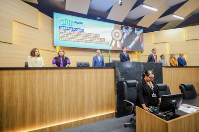 ENTREGA DE CERTIFICADOS PÓS GRADUAÇÃO DA ESCOLA DO LEGISLATIVO (4).jpg