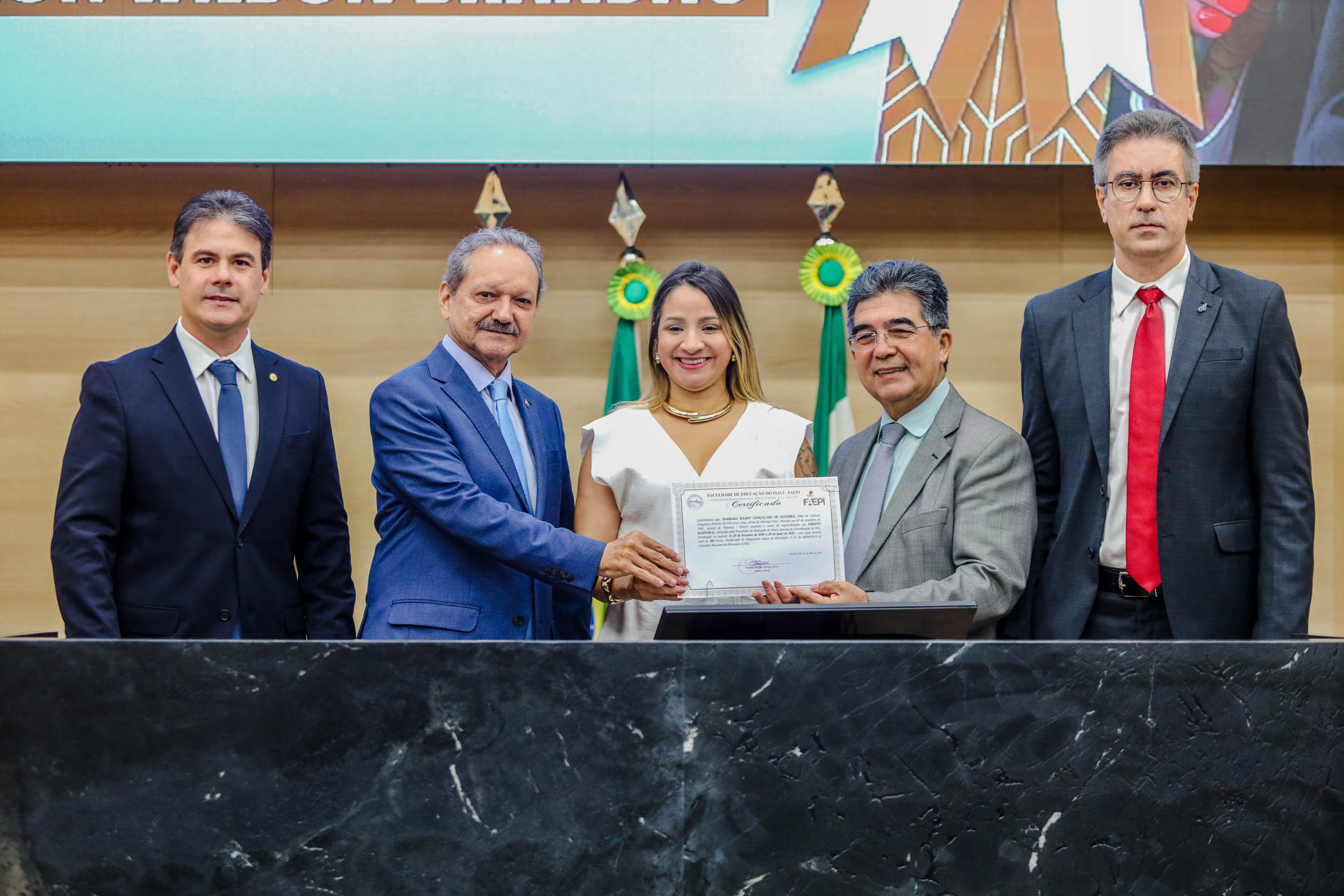 ENTREGA DE CERTIFICADOS PÓS GRADUAÇÃO DA ESCOLA DO LEGISLATIVO (51).jpg