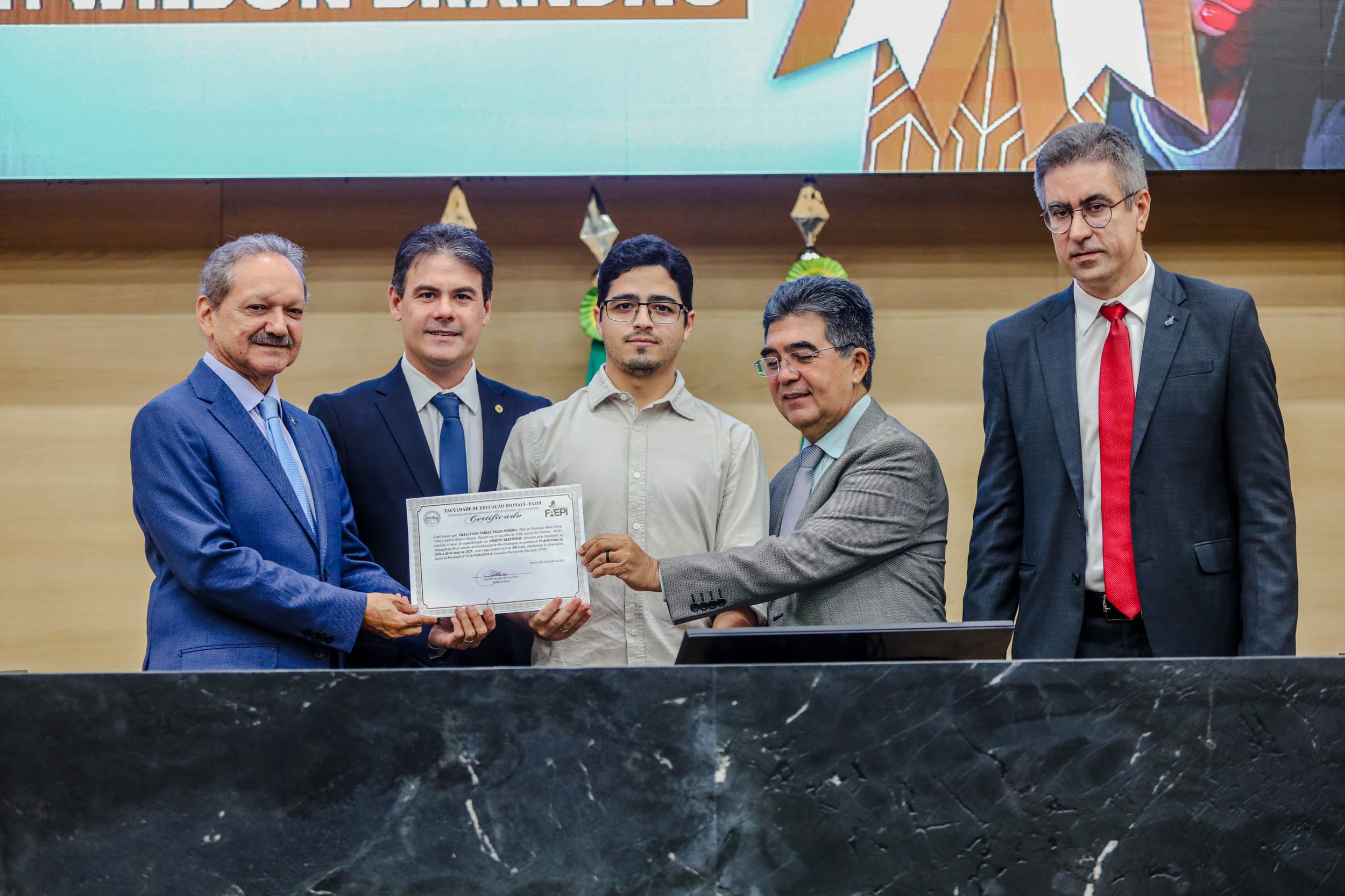 ENTREGA DE CERTIFICADOS PÓS GRADUAÇÃO DA ESCOLA DO LEGISLATIVO (53).jpg