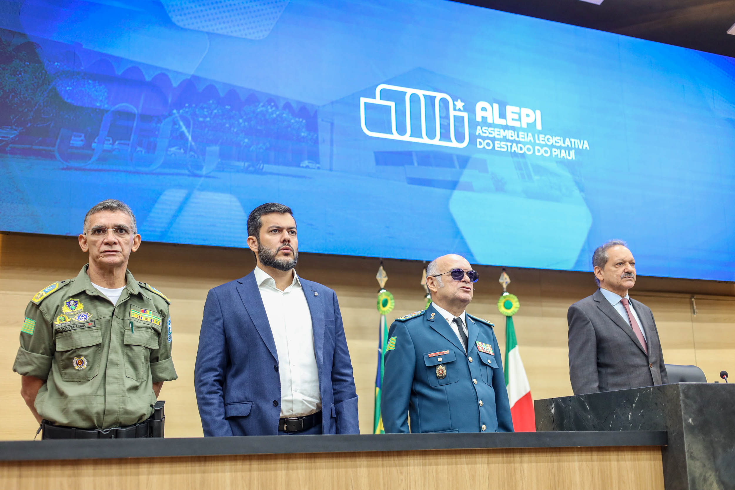 SESSÃO SOLENE EM HOMENAGEM AO DIA DO BOMBEIRO MILITAR (3).jpg