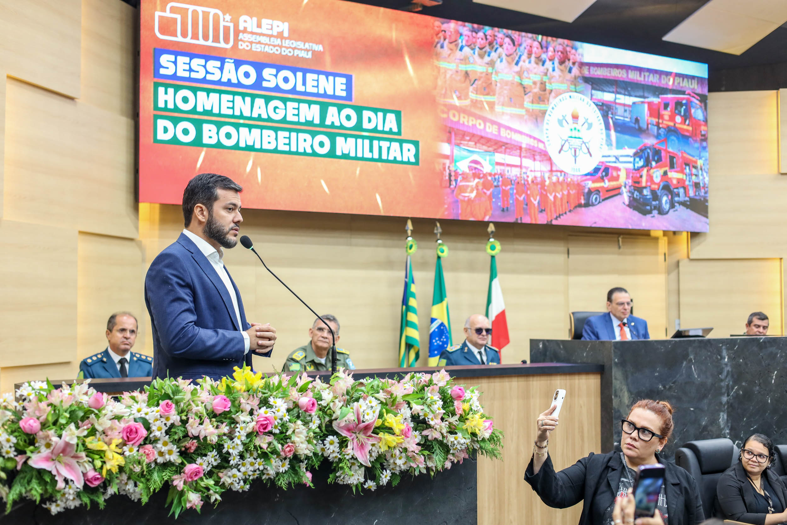 SESSÃO SOLENE EM HOMENAGEM AO DIA DO BOMBEIRO MILITAR (32).jpg