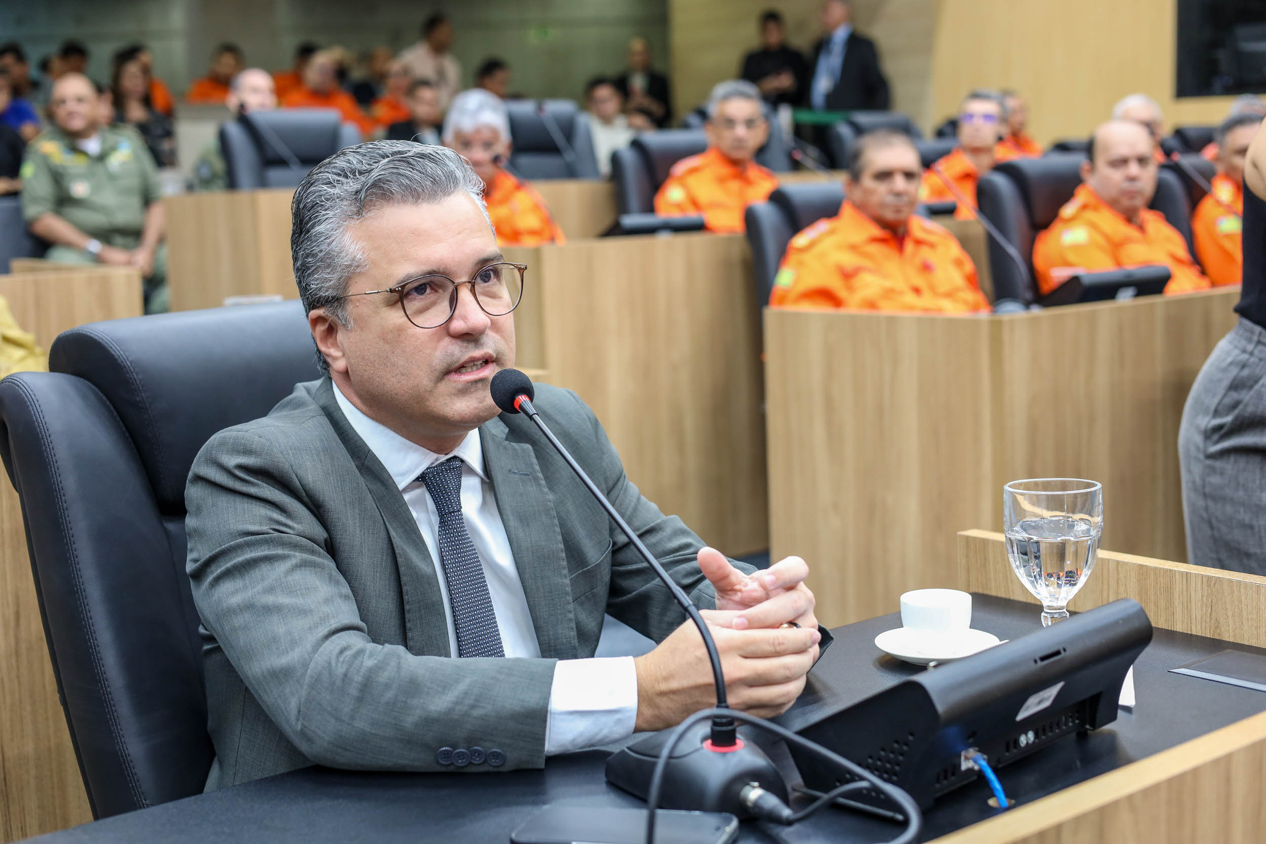 SESSÃO SOLENE EM HOMENAGEM AO DIA DO BOMBEIRO MILITAR (35).jpg