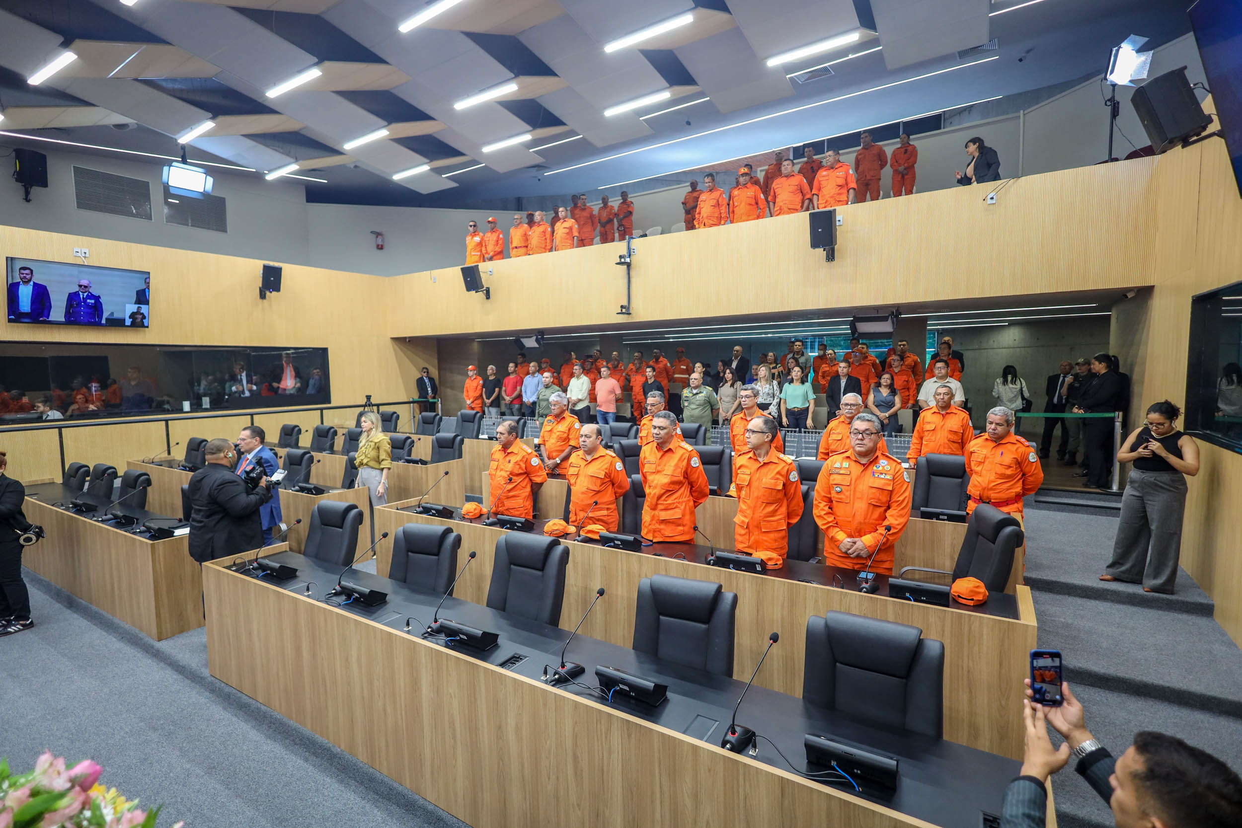 SESSÃO SOLENE EM HOMENAGEM AO DIA DO BOMBEIRO MILITAR (8).jpg
