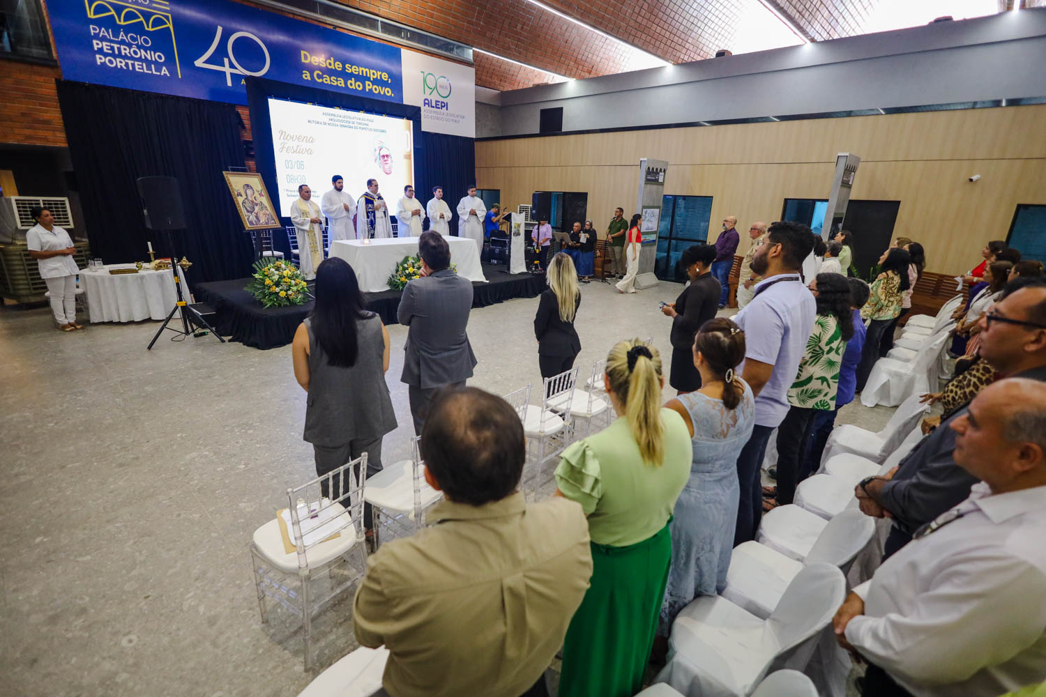 MISSA DE AÇÃO DE GRAÇAS AO PADRE FABIO FERNANDES (10).jpg