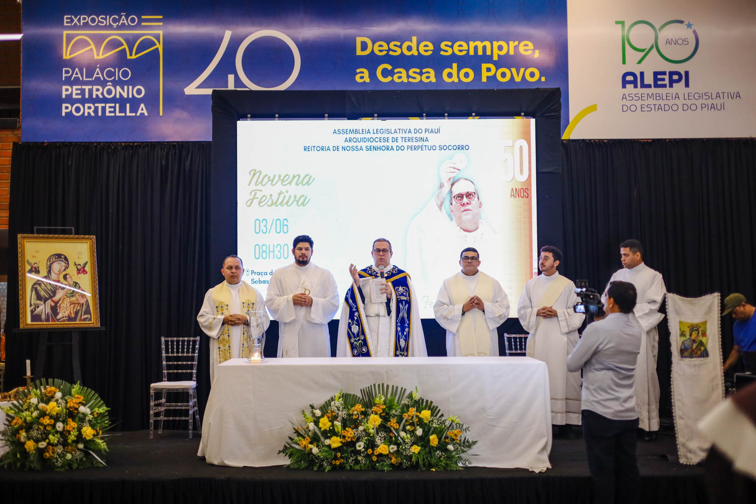 MISSA DE AÇÃO DE GRAÇAS AO PADRE FABIO FERNANDES (4).jpg
