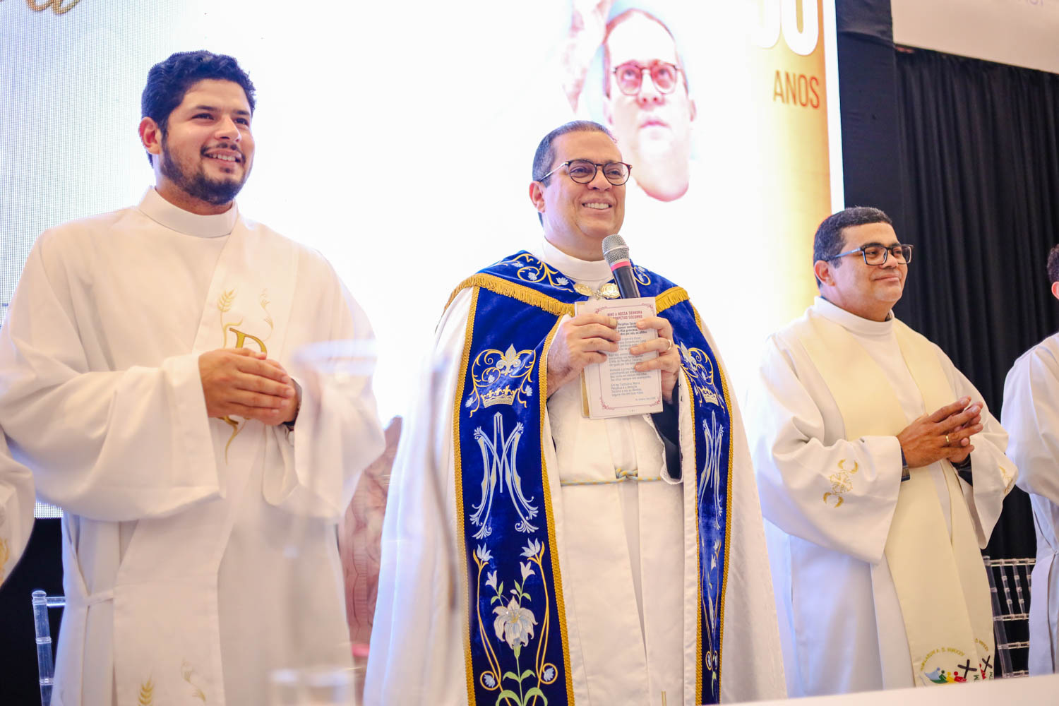 MISSA DE AÇÃO DE GRAÇAS AO PADRE FABIO FERNANDES (6).jpg