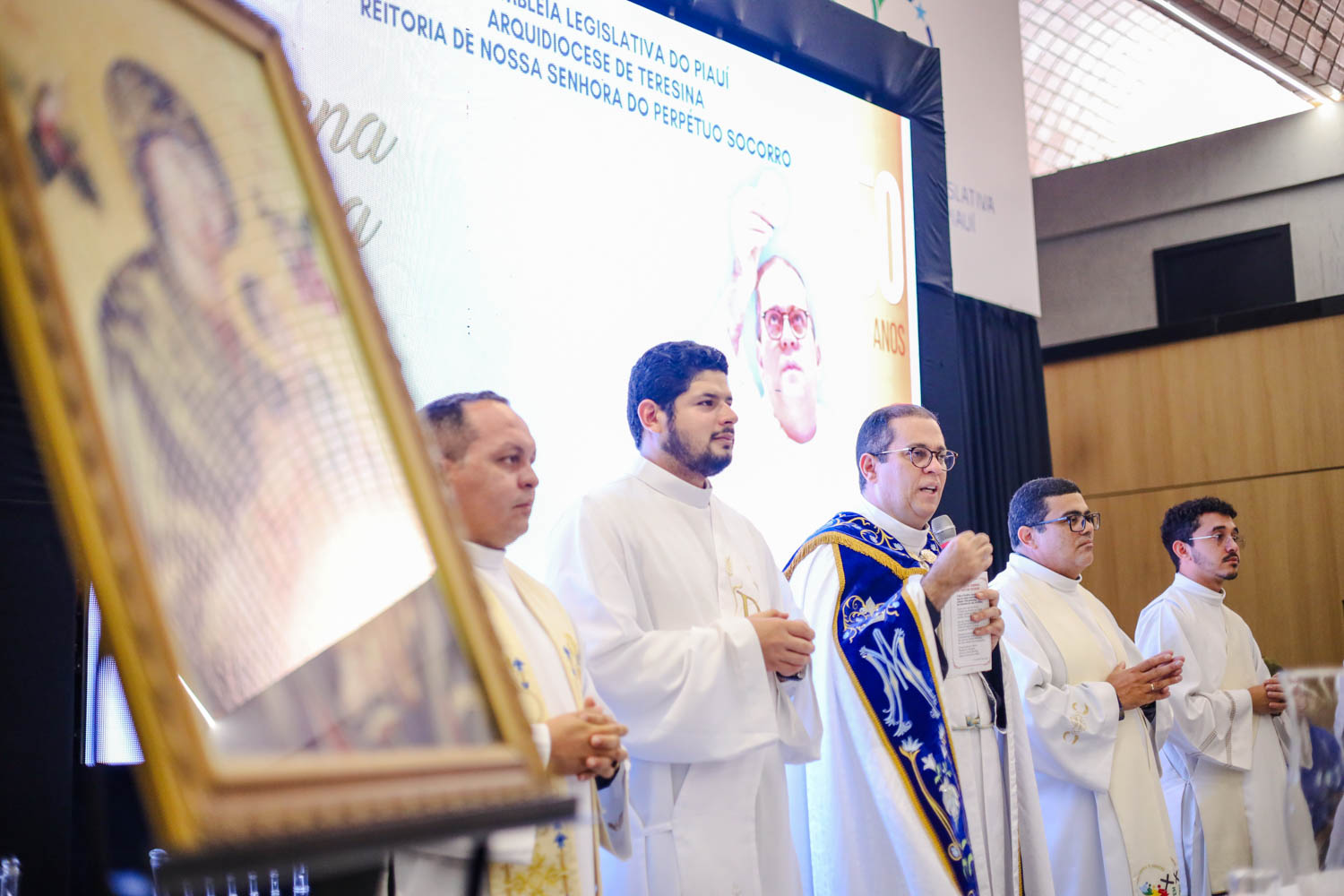 MISSA DE AÇÃO DE GRAÇAS AO PADRE FABIO FERNANDES (8).jpg