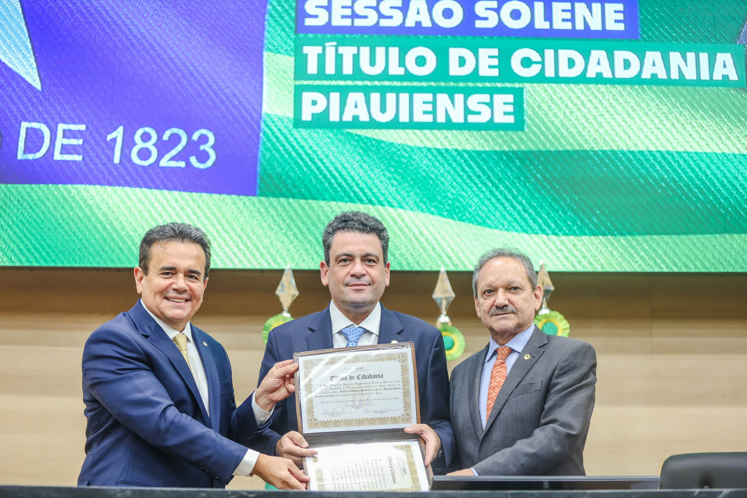 ENTREGA DE TITULO DE CIDADANIA AO CONSELHEIRO DO CNJ RODRIGO BADARÓ (33).jpg
