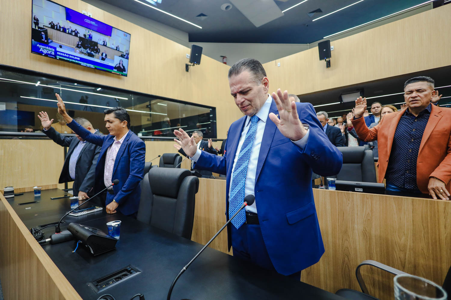 SESSÃO SOLENE EM HOMENAGEM A PASTORES DA IGREJA EVANGÉLICA (20).jpg