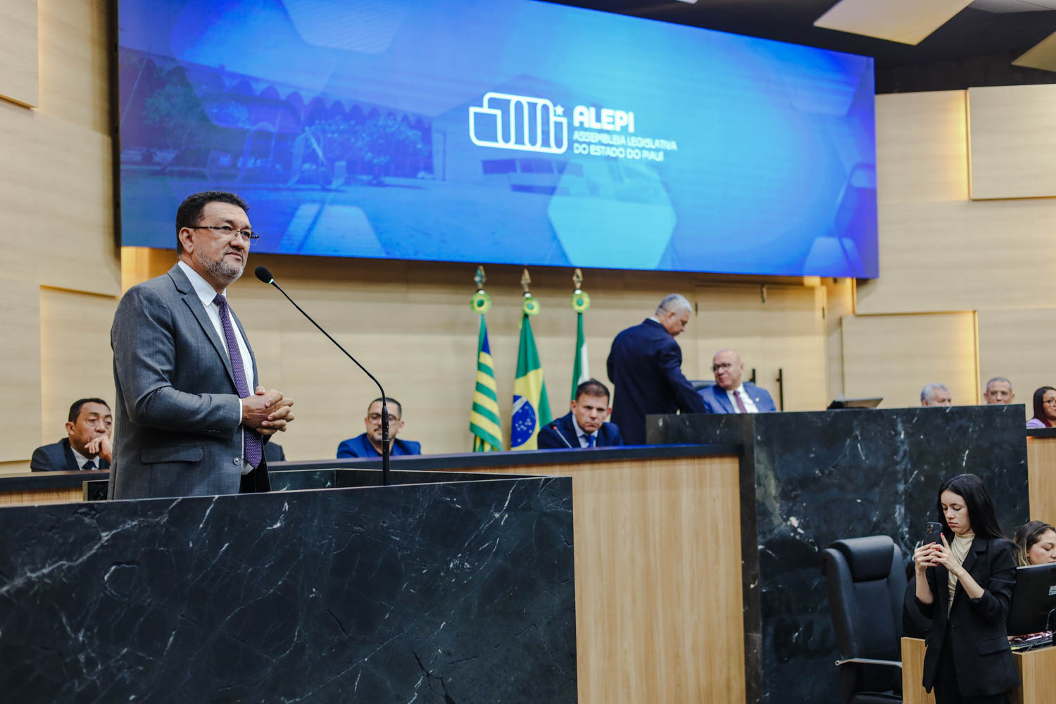 SESSÃO SOLENE EM HOMENAGEM A PASTORES DA IGREJA EVANGÉLICA (21).jpg