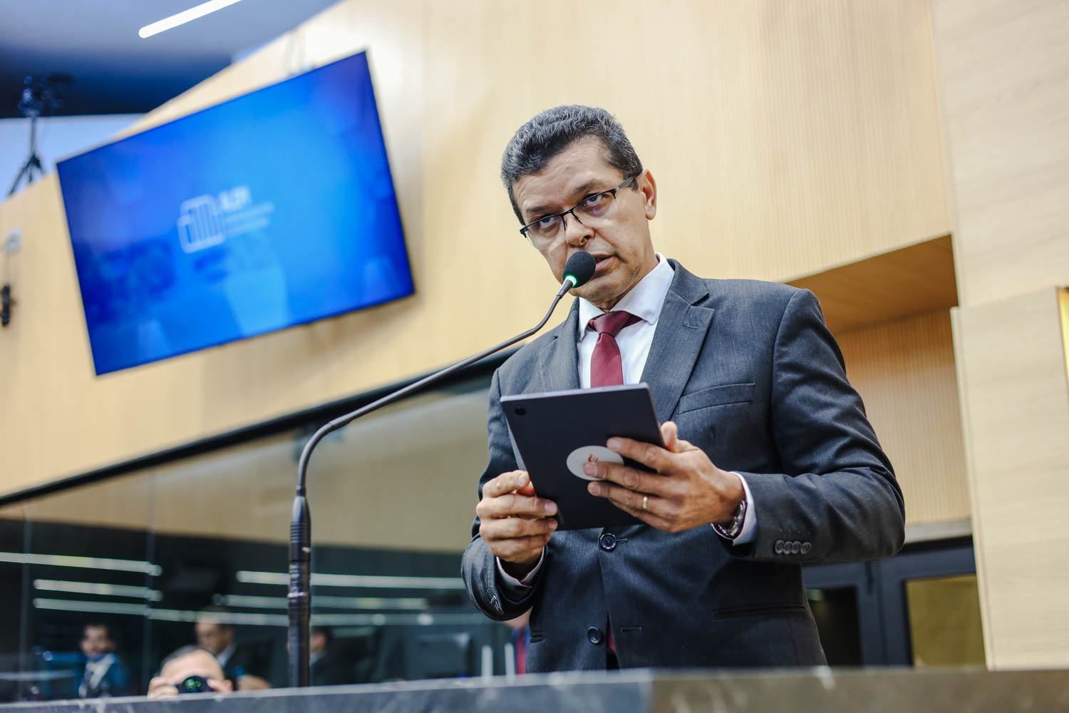 SESSÃO SOLENE EM HOMENAGEM A PASTORES DA IGREJA EVANGÉLICA (24).jpg