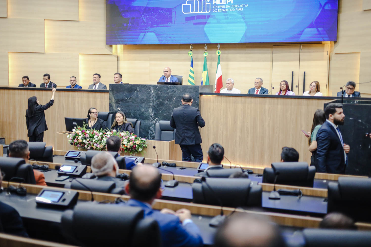 SESSÃO SOLENE EM HOMENAGEM A PASTORES DA IGREJA EVANGÉLICA (5).jpg