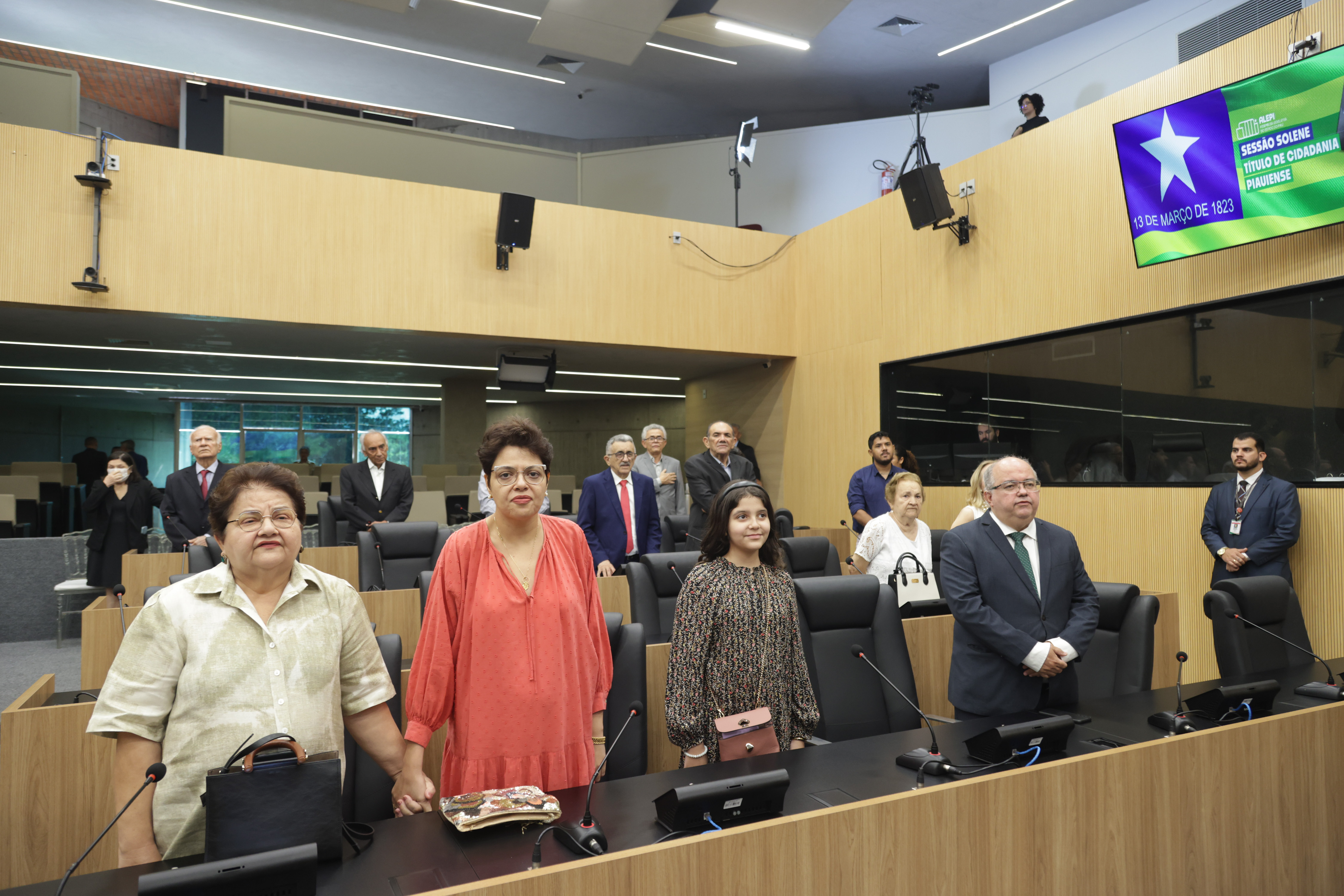 SESSÃO SOLENE TÍTULO DE CIDADANIA AO MÉDICO FRANCISCO PEDROSA (1).jpg