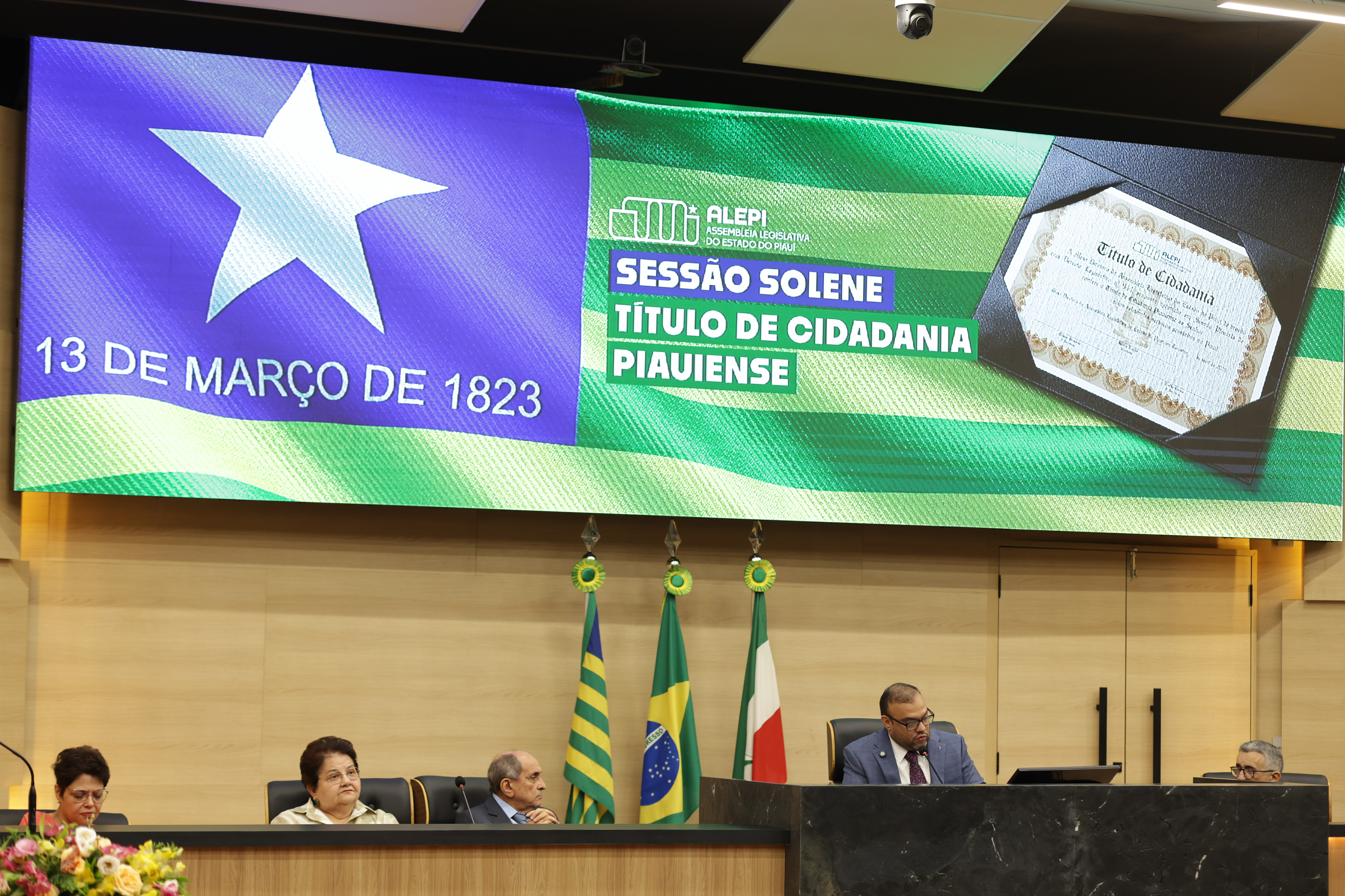 SESSÃO SOLENE TÍTULO DE CIDADANIA AO MÉDICO FRANCISCO PEDROSA (17).jpg