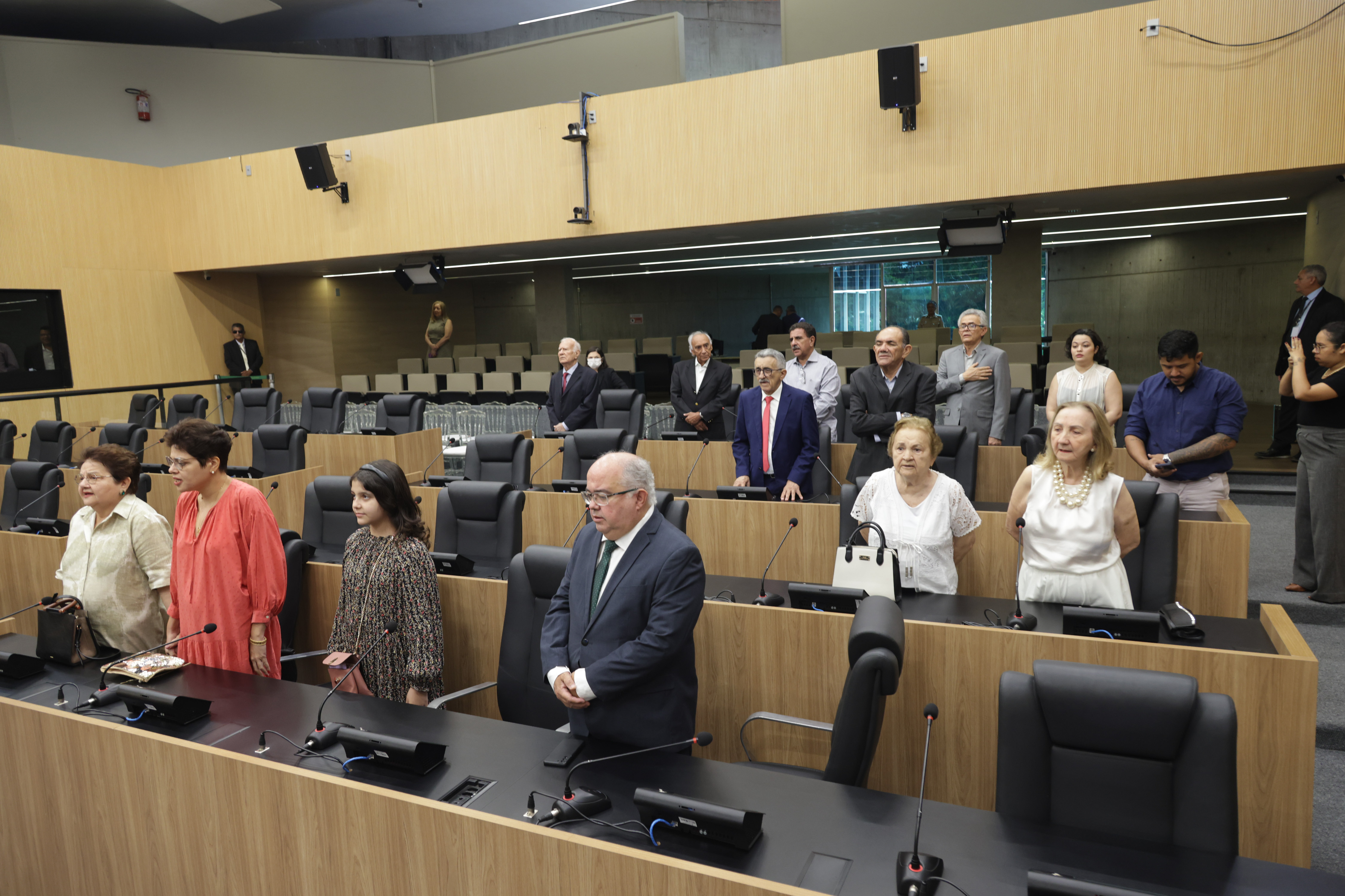 SESSÃO SOLENE TÍTULO DE CIDADANIA AO MÉDICO FRANCISCO PEDROSA (2).jpg