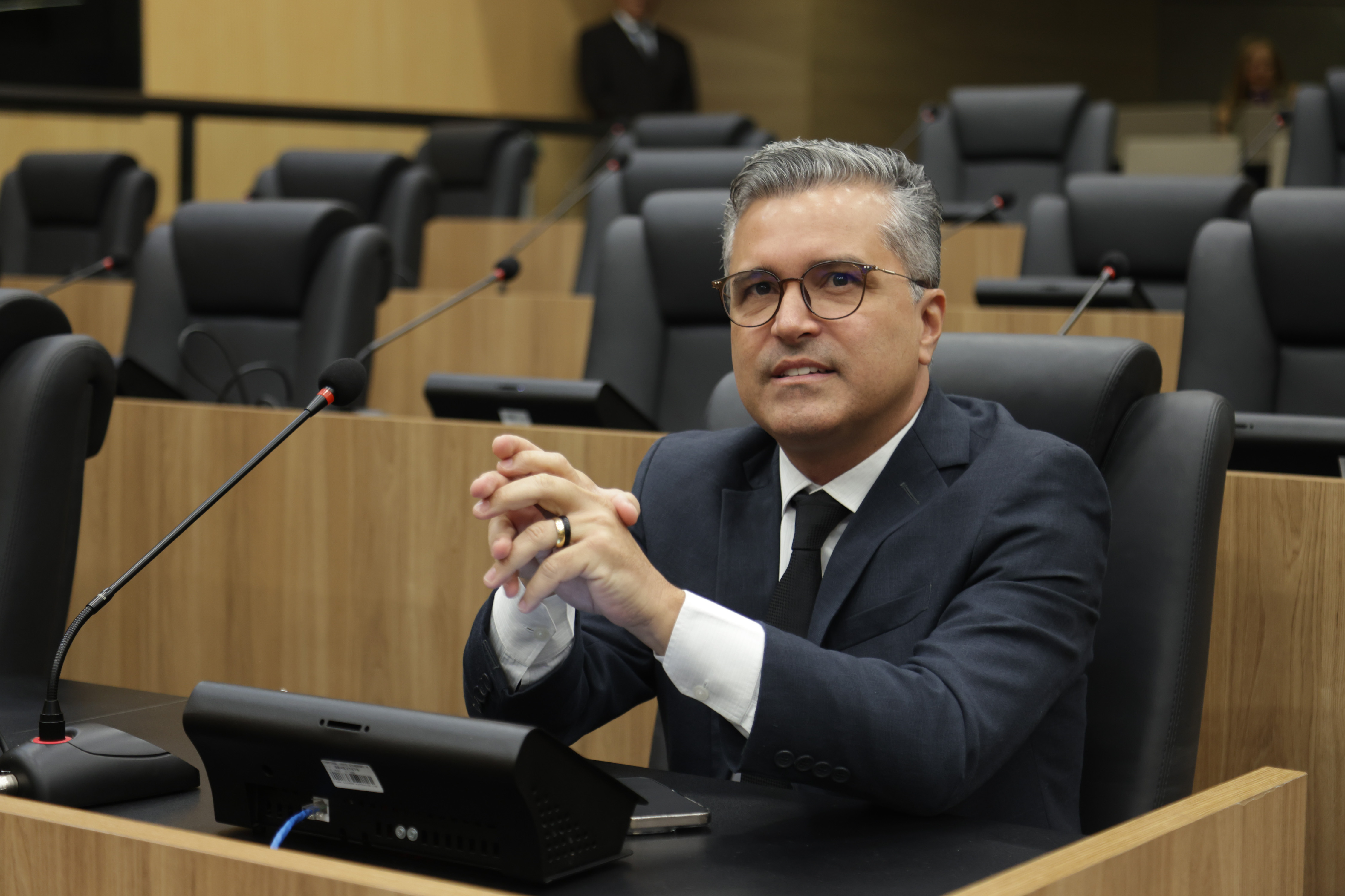 SESSÃO SOLENE TÍTULO DE CIDADANIA AO MÉDICO FRANCISCO PEDROSA (20).jpg