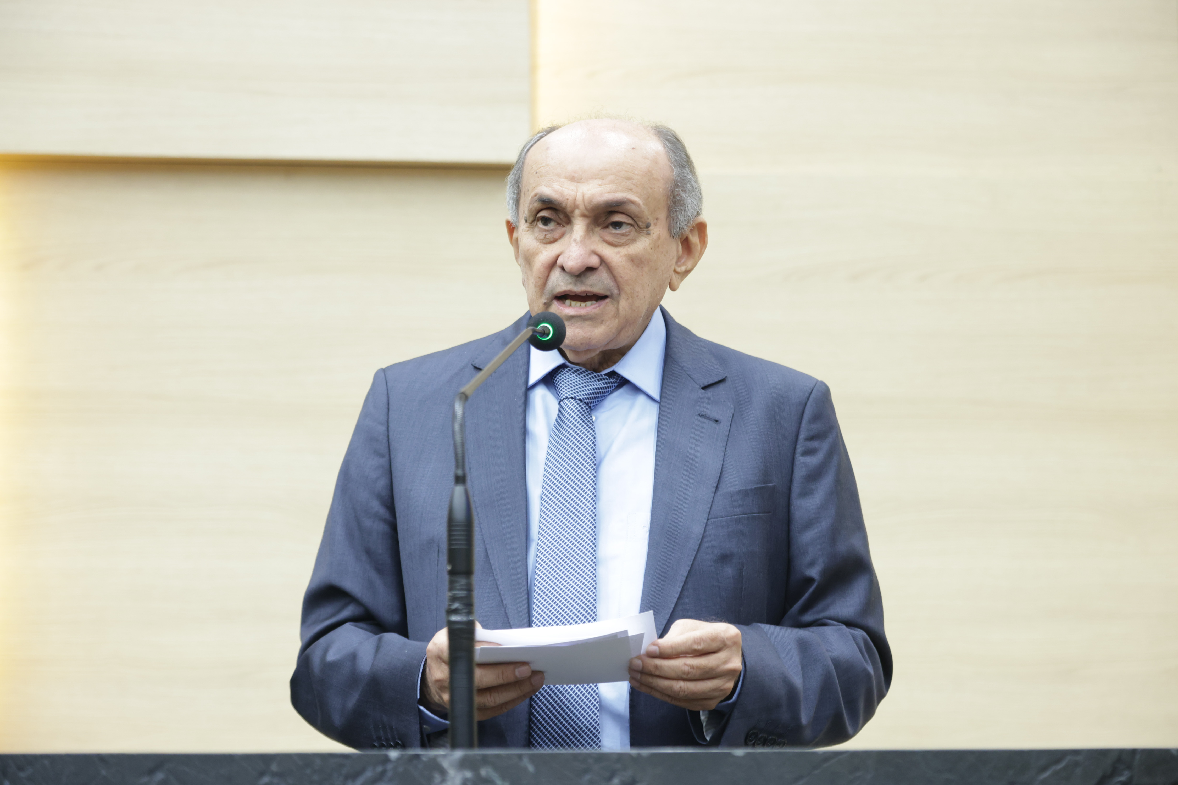 SESSÃO SOLENE TÍTULO DE CIDADANIA AO MÉDICO FRANCISCO PEDROSA (21).jpg