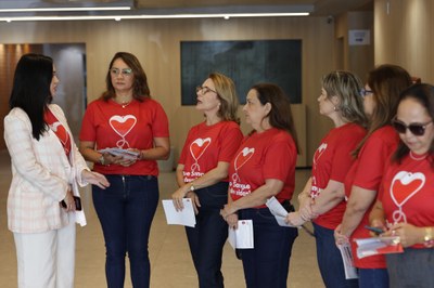 AÇÃO COM OS SERVIDORES PELO JUNHO VERMELHO (1).jpg AÇÃO COM OS SERVIDORES PELO JUNHO VERMELHO (1).jpg