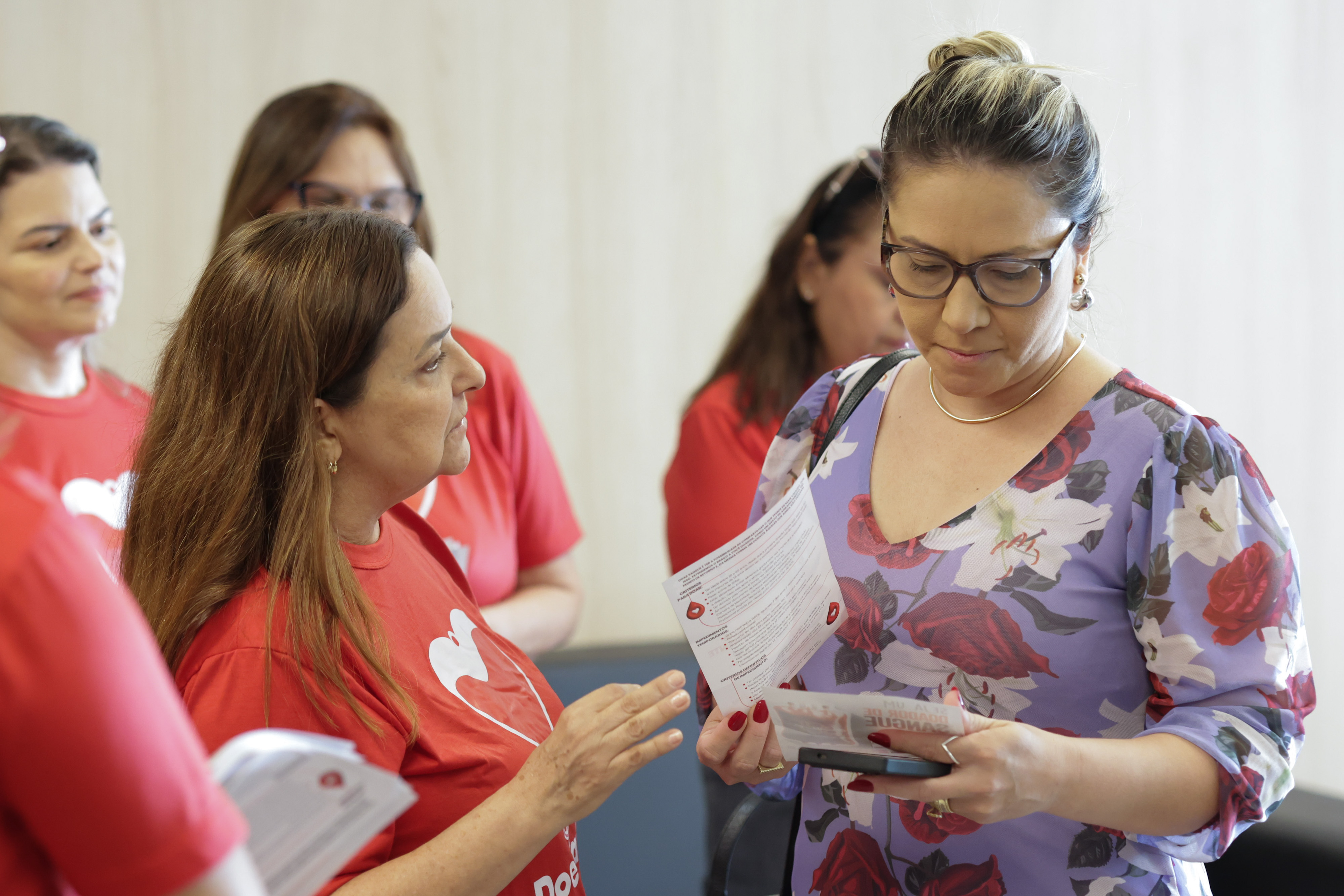 AÇÃO COM OS SERVIDORES PELO JUNHO VERMELHO (3).jpg