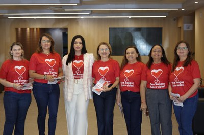 AÇÃO COM OS SERVIDORES PELO JUNHO VERMELHO (5).jpg AÇÃO COM OS SERVIDORES PELO JUNHO VERMELHO (5).jpg