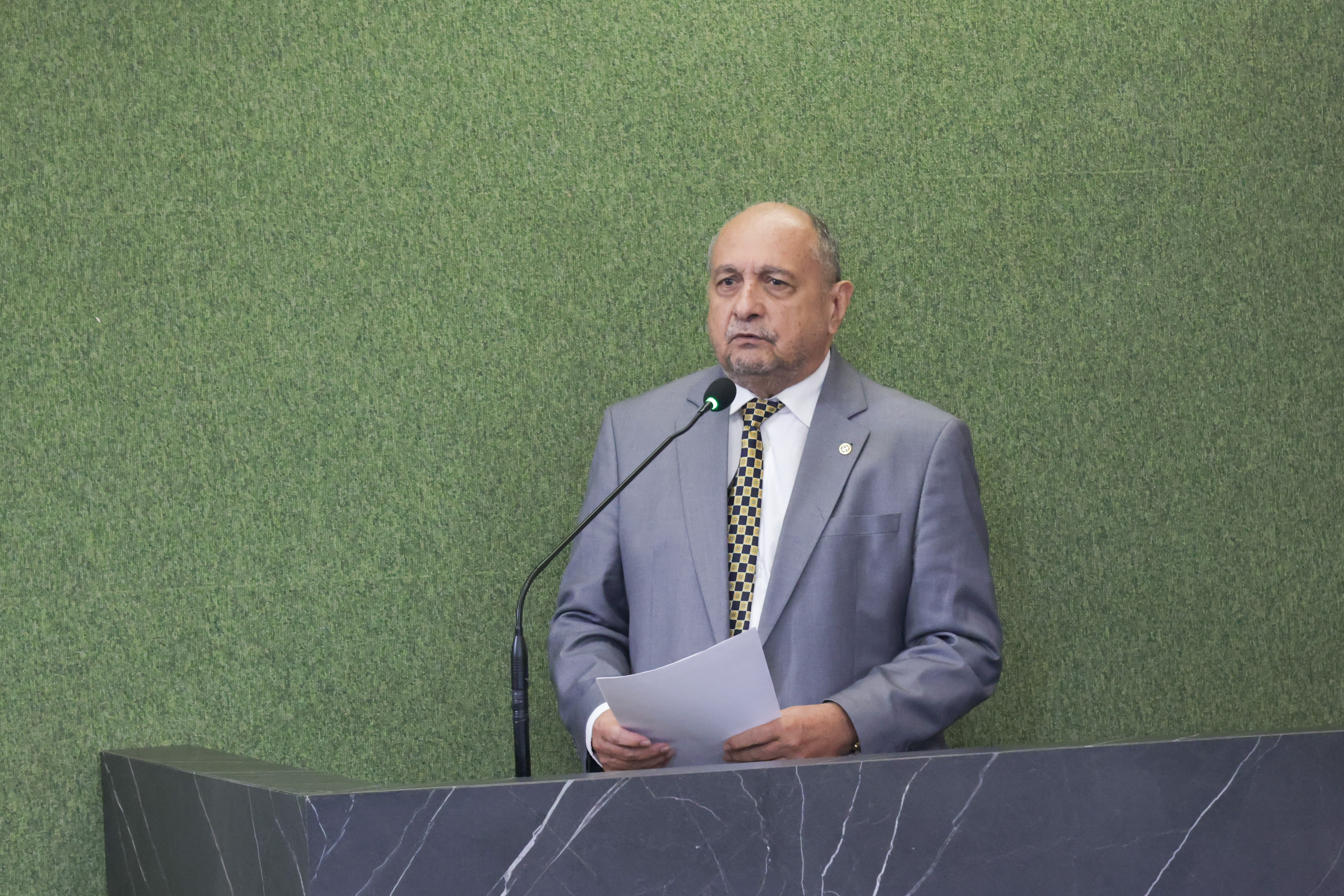 SESSÃO SOLENE EM HOMENAGEM AO CENTENÁRIO DE CLÓVIS STEIGER DE ASSIS MOURA (10).jpg