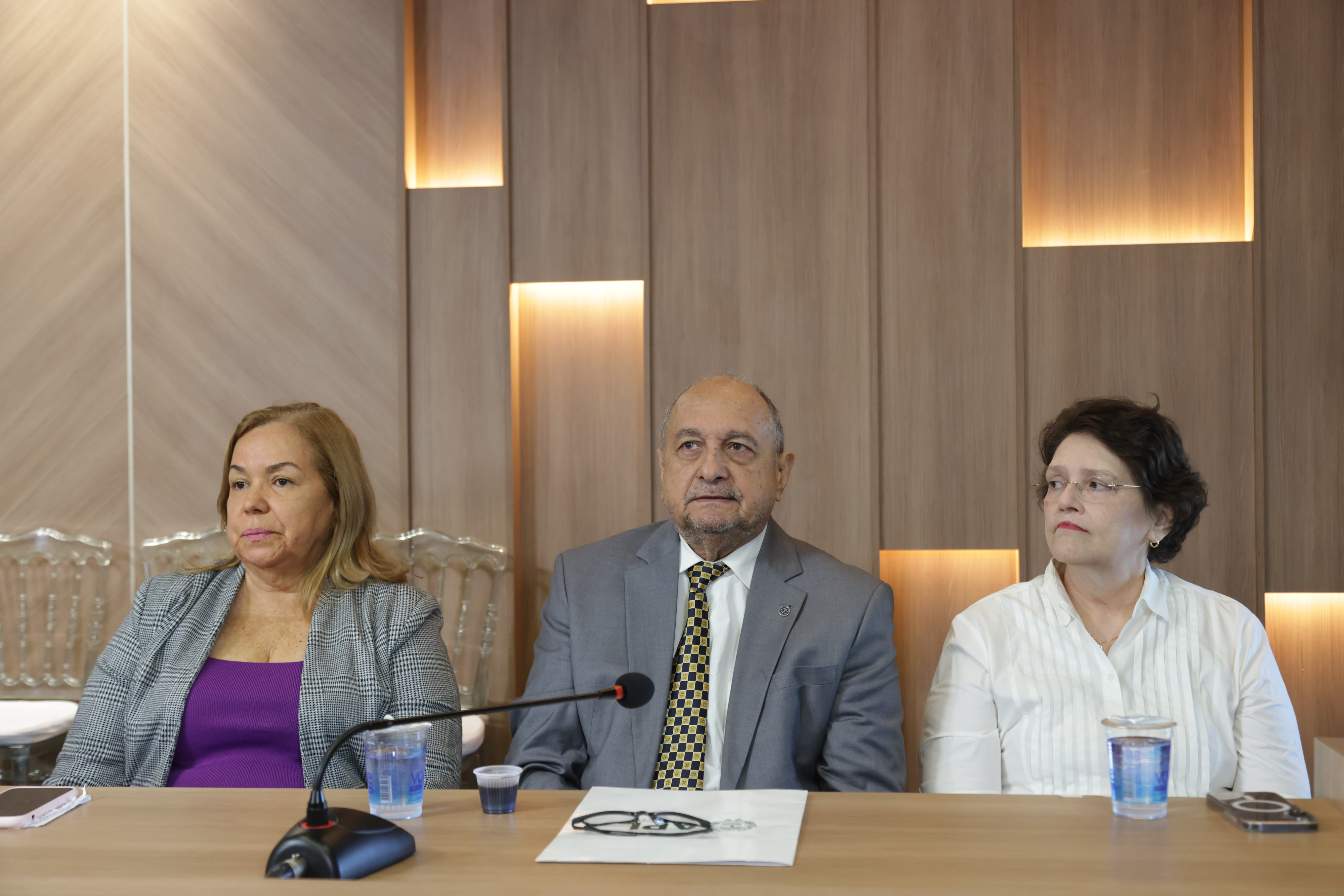 SESSÃO SOLENE EM HOMENAGEM AO CENTENÁRIO DE CLÓVIS STEIGER DE ASSIS MOURA (2).jpg