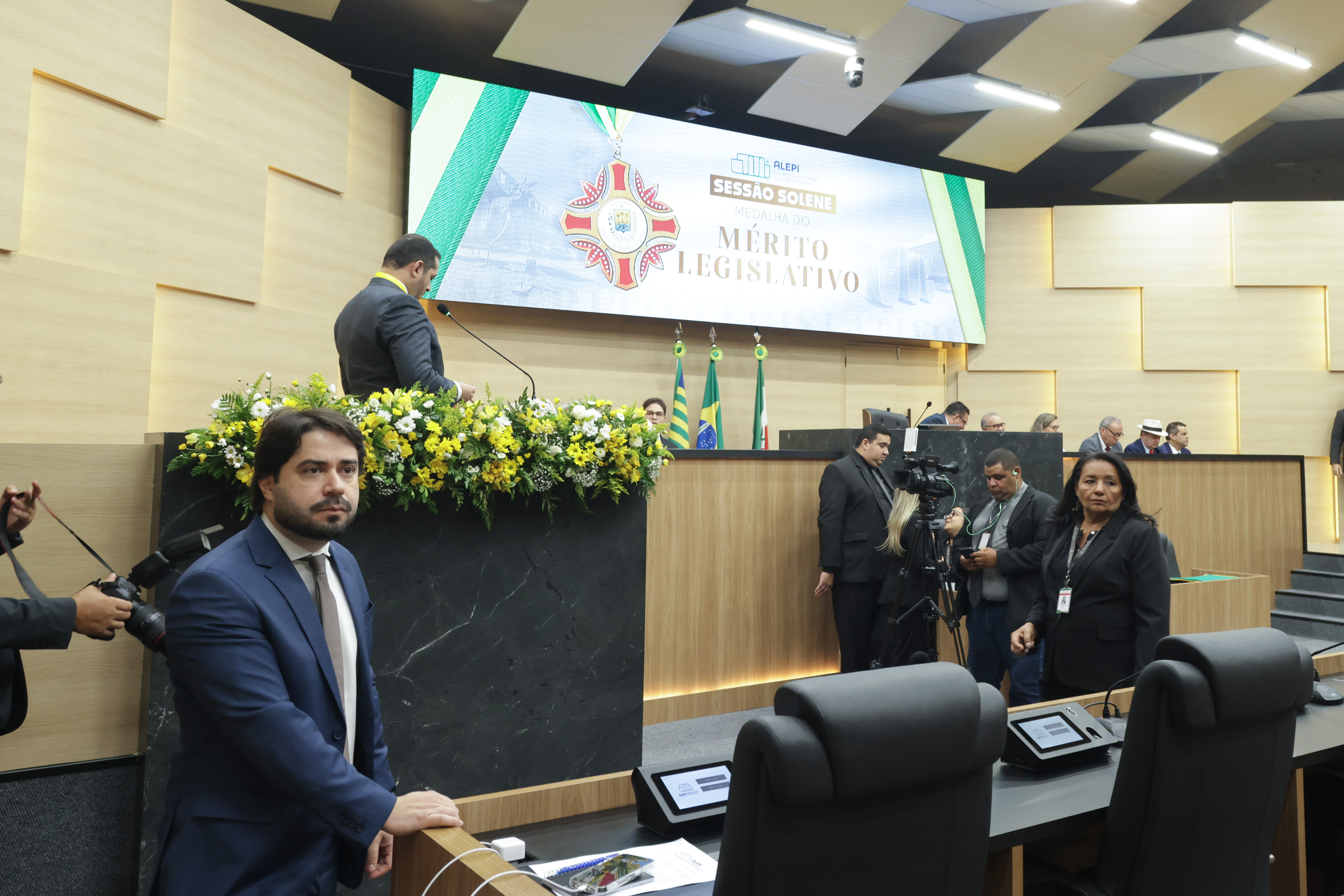 SESSÃO SOLENE MEDALHA DO MÉRITO LEGISLATIVO AO SR ROOSEVELT DOS SANTOS FIGUEIREDO (1).jpg