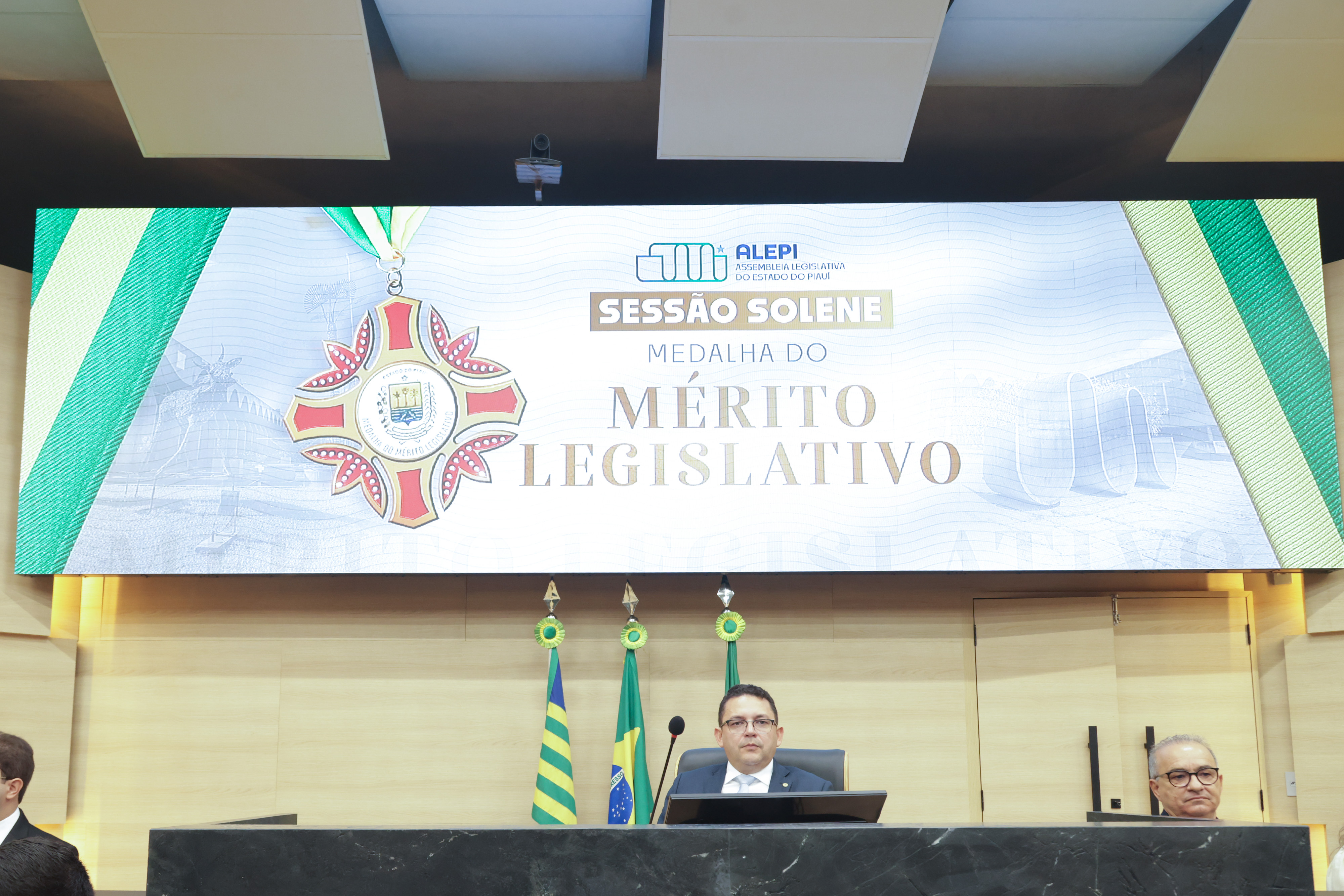 SESSÃO SOLENE MEDALHA DO MÉRITO LEGISLATIVO AO SR ROOSEVELT DOS SANTOS FIGUEIREDO (3).jpg