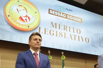 SESSÃO SOLENE MEDALHA DO MÉRITO LEGISLATIVO AO DR CHARLLES ANDERSON BOMFIM VELOSO (27).jpg