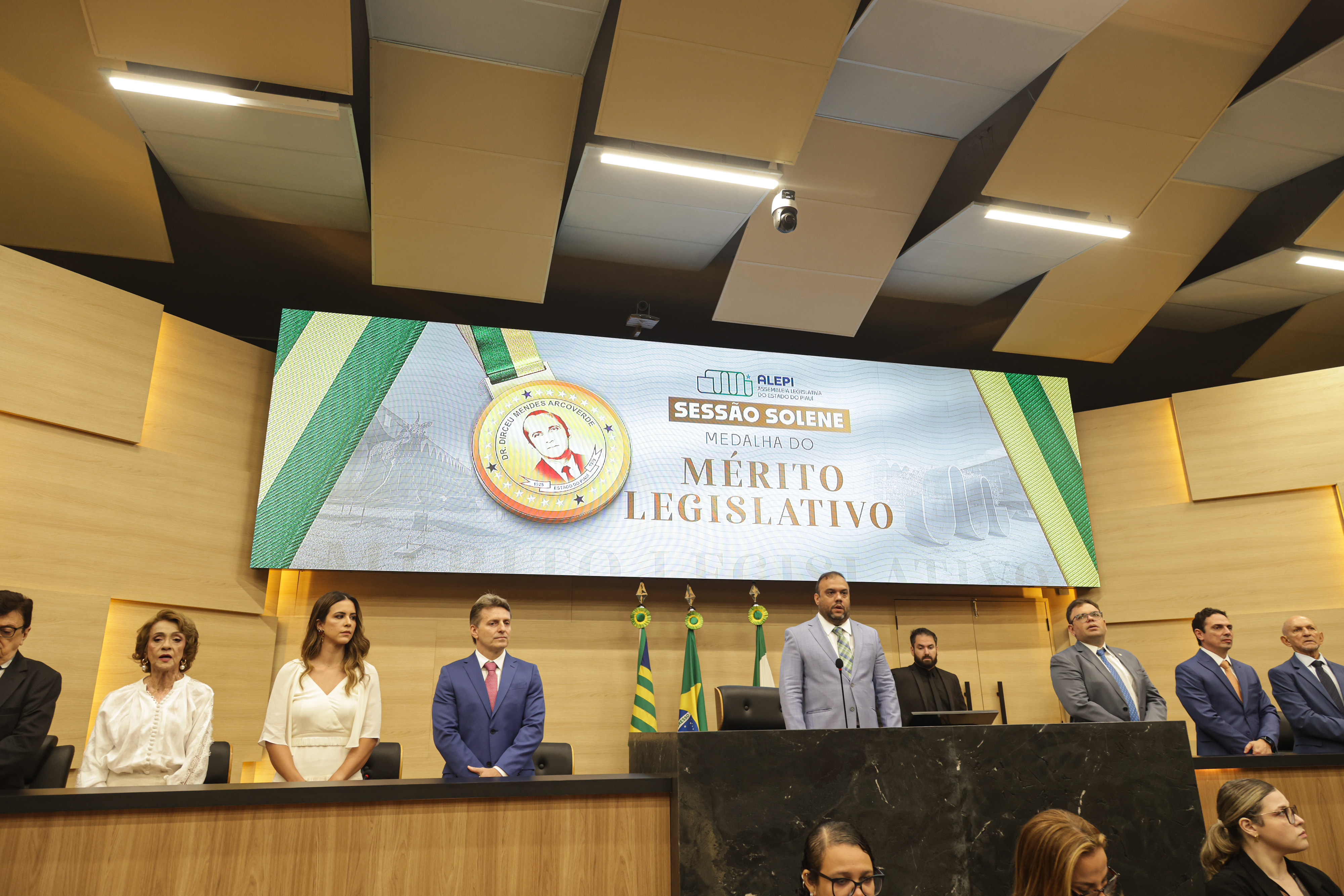 SESSÃO SOLENE MEDALHA DO MÉRITO LEGISLATIVO AO DR CHARLLES ANDERSON BOMFIM VELOSO (28).jpg