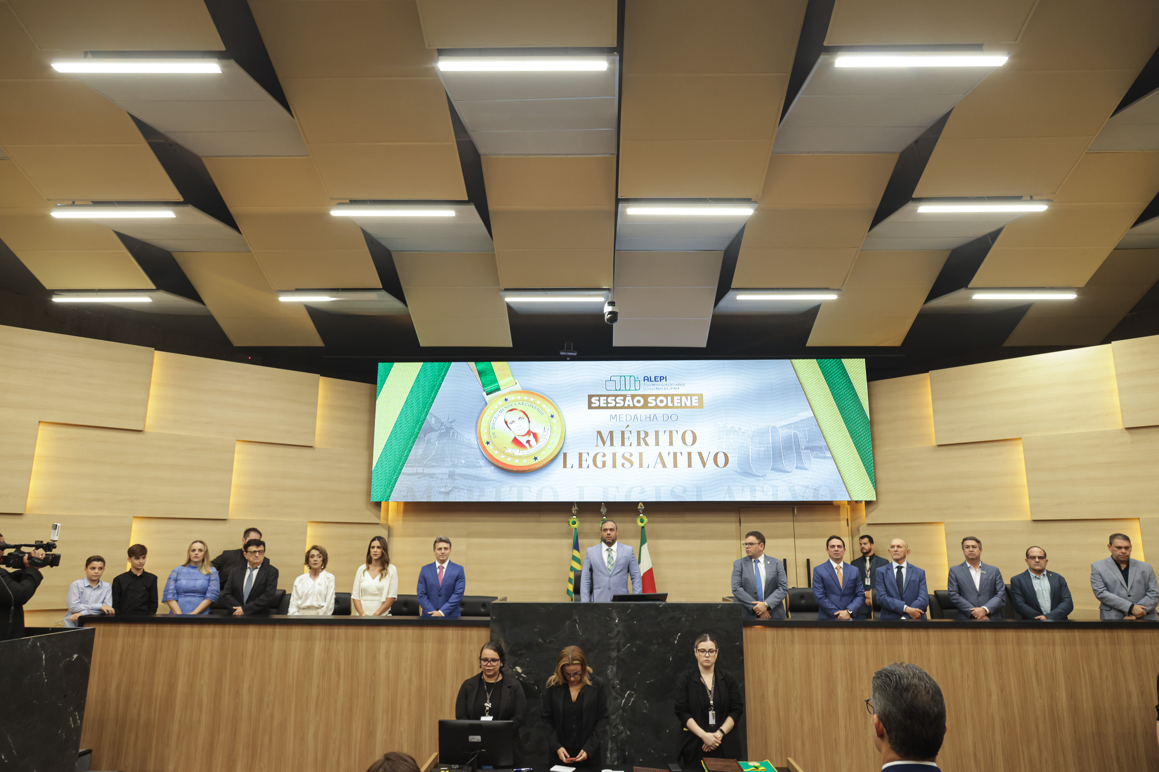 SESSÃO SOLENE MEDALHA DO MÉRITO LEGISLATIVO AO DR CHARLLES ANDERSON BOMFIM VELOSO (29).jpg