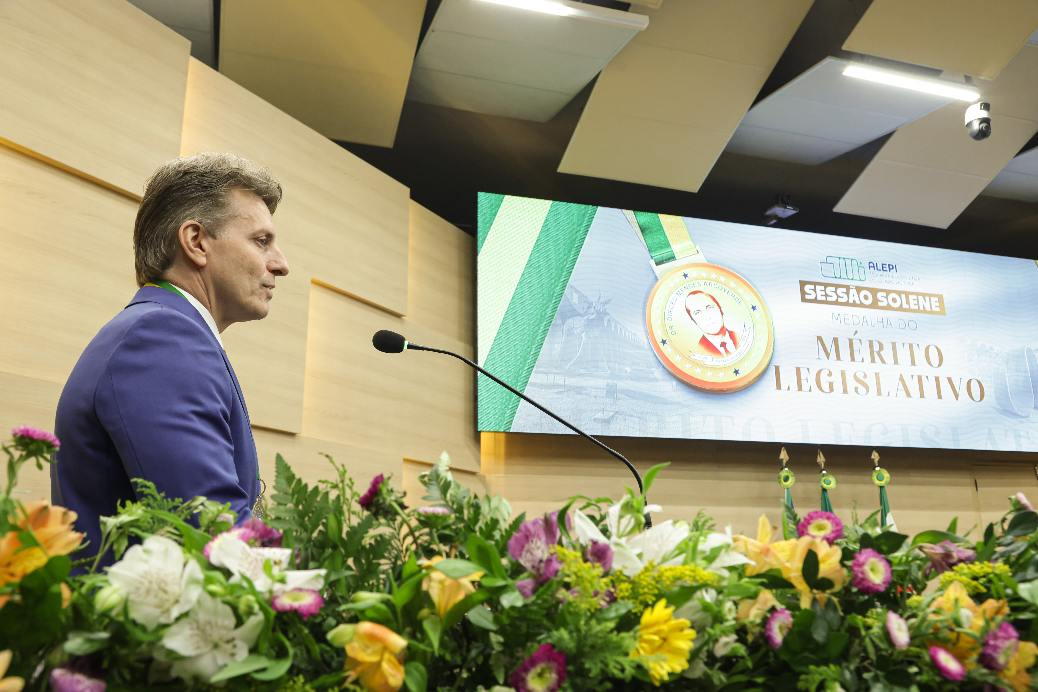 SESSÃO SOLENE MEDALHA DO MÉRITO LEGISLATIVO AO DR CHARLLES ANDERSON BOMFIM VELOSO (4).jpg