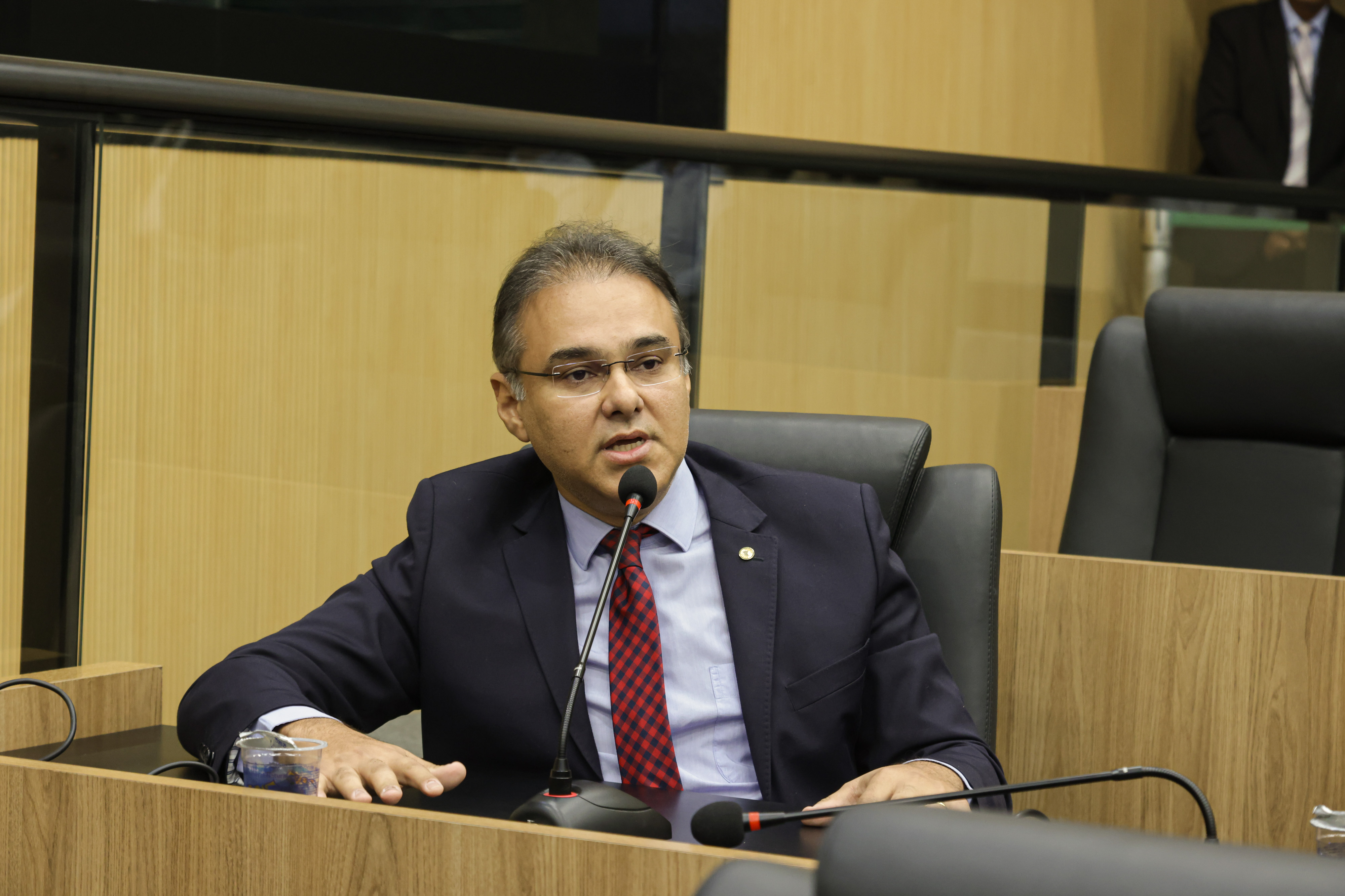 SESSÃO SOLENE MEDALHA DO MÉRITO LEGISLATIVO AO DR CHARLLES ANDERSON BOMFIM VELOSO (6).jpg