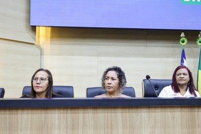 SESSÃO SOLENE EM HOMENAGEM AO DIA DA EMPREGADA DOMÉSTICA  (2).jpg