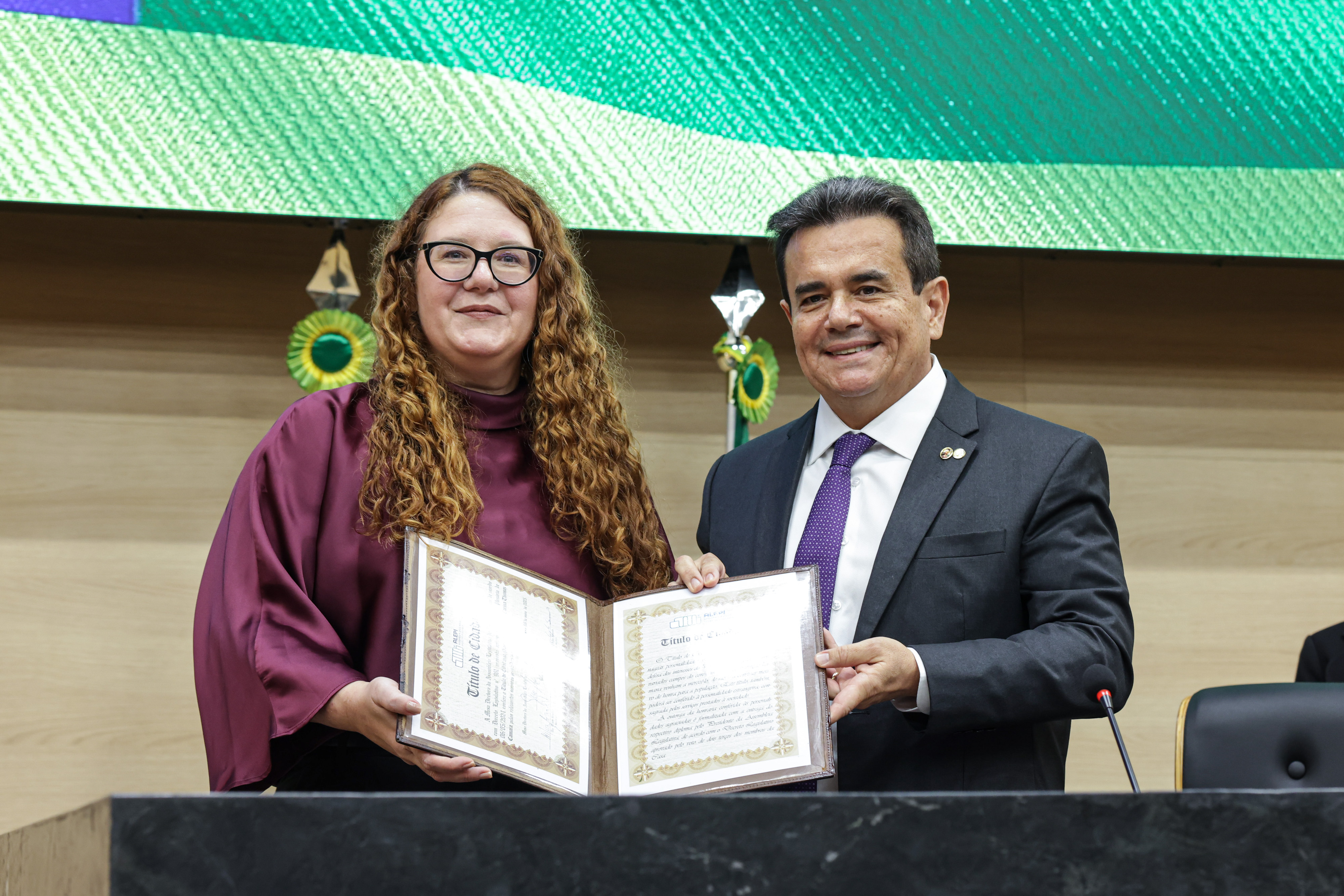 SESSÃO SOLENE  TÍTULO DE CIDADANIA AO SENHOR MANOEL CARDOSO LINHARES E À SENHORA CARINA THOMAZ CAMARA    (10).jpg