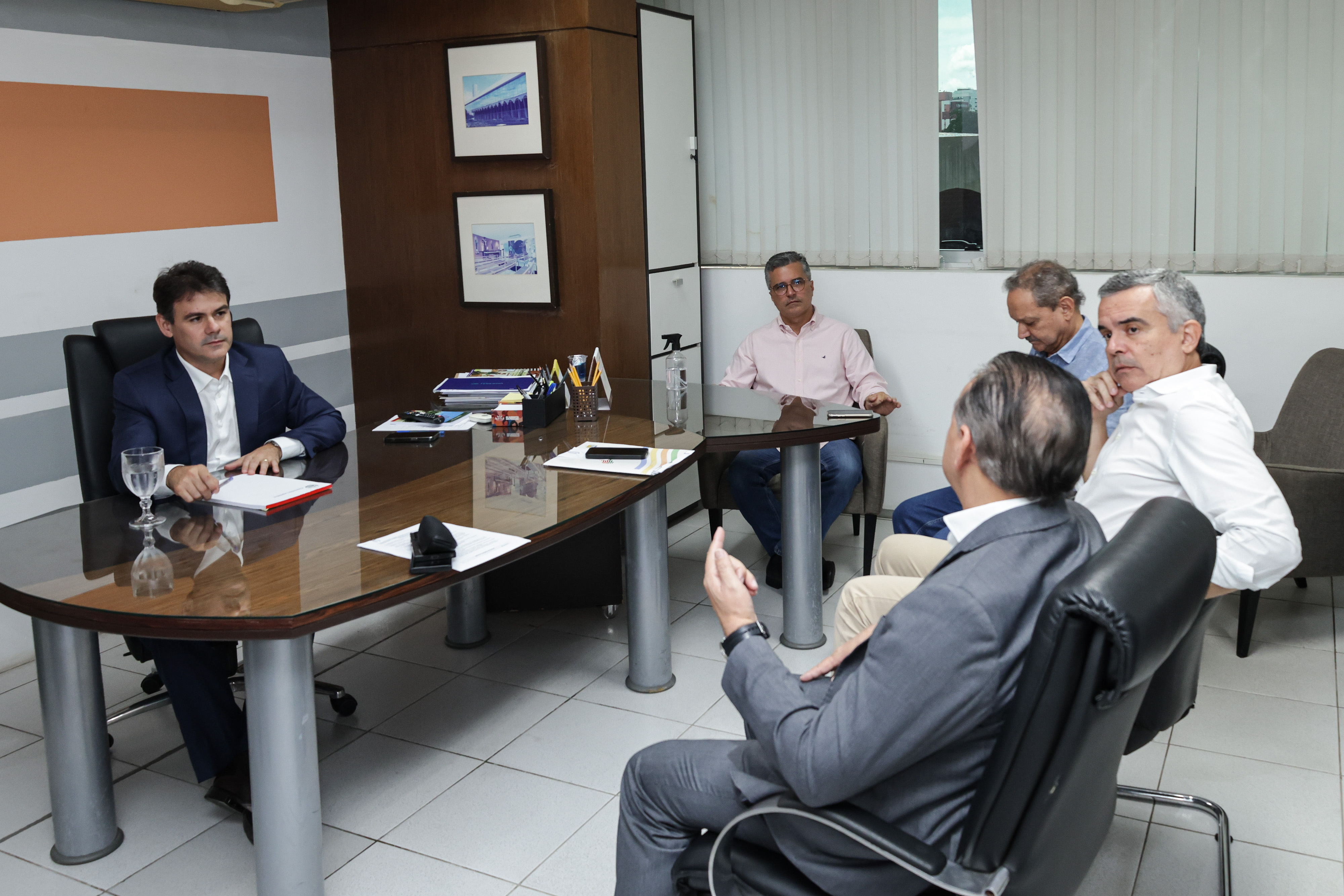 REUNIÃO  COM OS SECRETÁRIOS DE FAZENDA EMÍLIO JUNIOR E DE PLANEJAMENTO WASHINGTON BONFIM (2).jpg