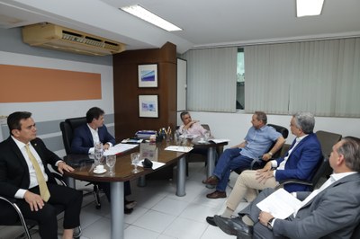 REUNIÃO  COM OS SECRETÁRIOS DE FAZENDA EMÍLIO JUNIOR E DE PLANEJAMENTO WASHINGTON BONFIM (6).jpg