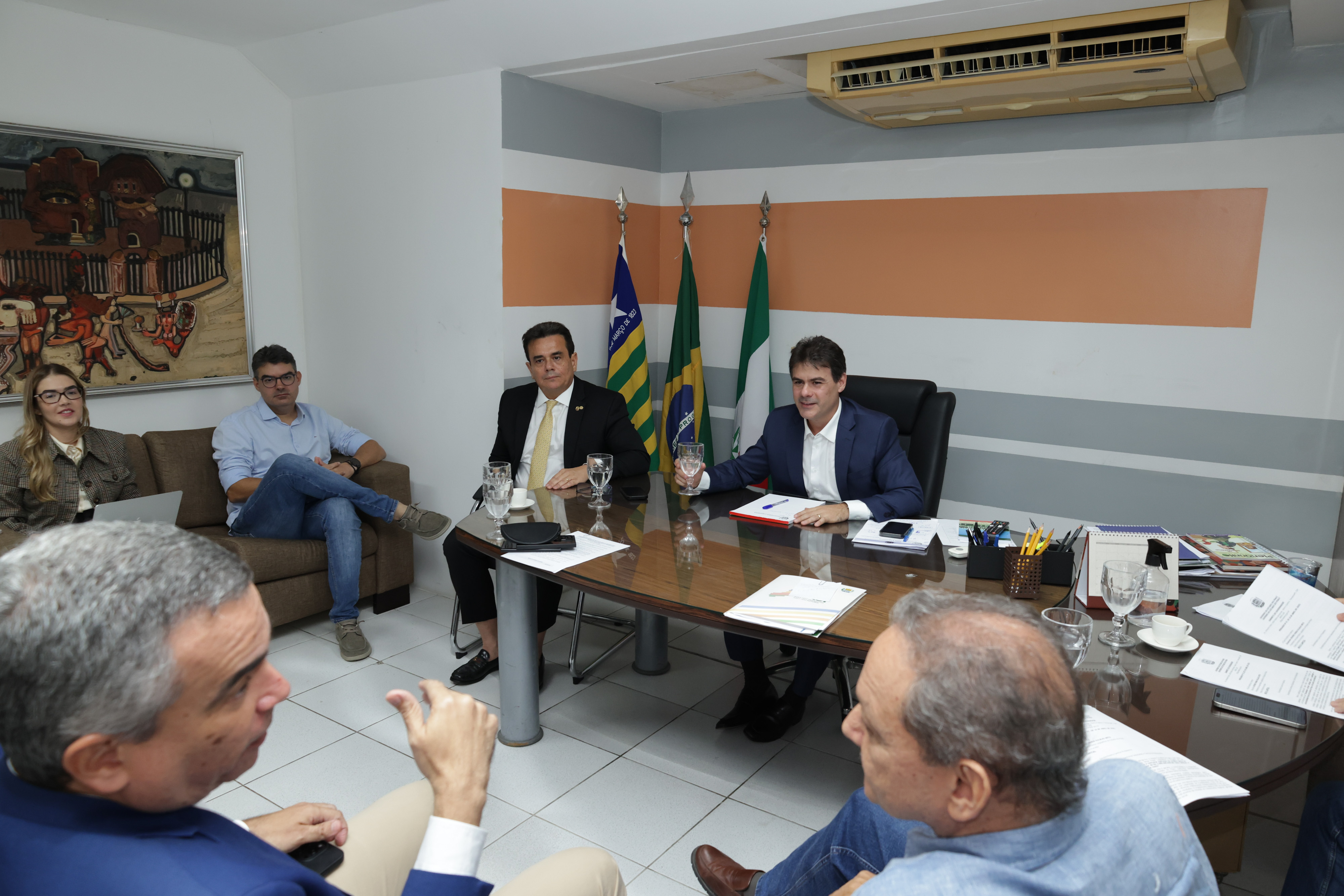 REUNIÃO  COM OS SECRETÁRIOS DE FAZENDA EMÍLIO JUNIOR E DE PLANEJAMENTO WASHINGTON BONFIM (8).jpg
