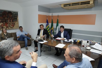 REUNIÃO  COM OS SECRETÁRIOS DE FAZENDA EMÍLIO JUNIOR E DE PLANEJAMENTO WASHINGTON BONFIM (8).jpg