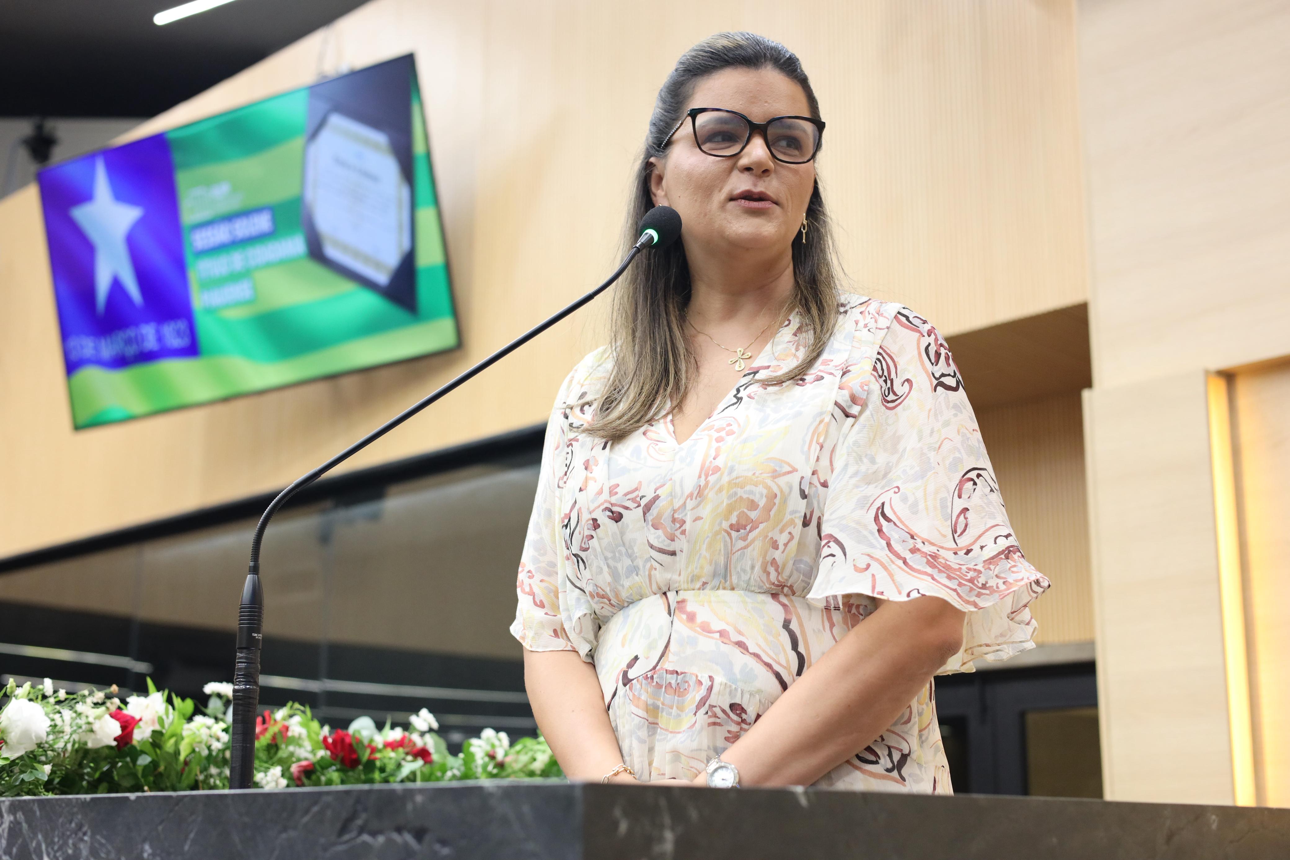 CONCESSÃO DE TÍTULO DE CIDADANIA PIAUIENSE A PROMOTORA ÁUREA EMÍLIA BEZERRA MADRUGA (1).jpeg