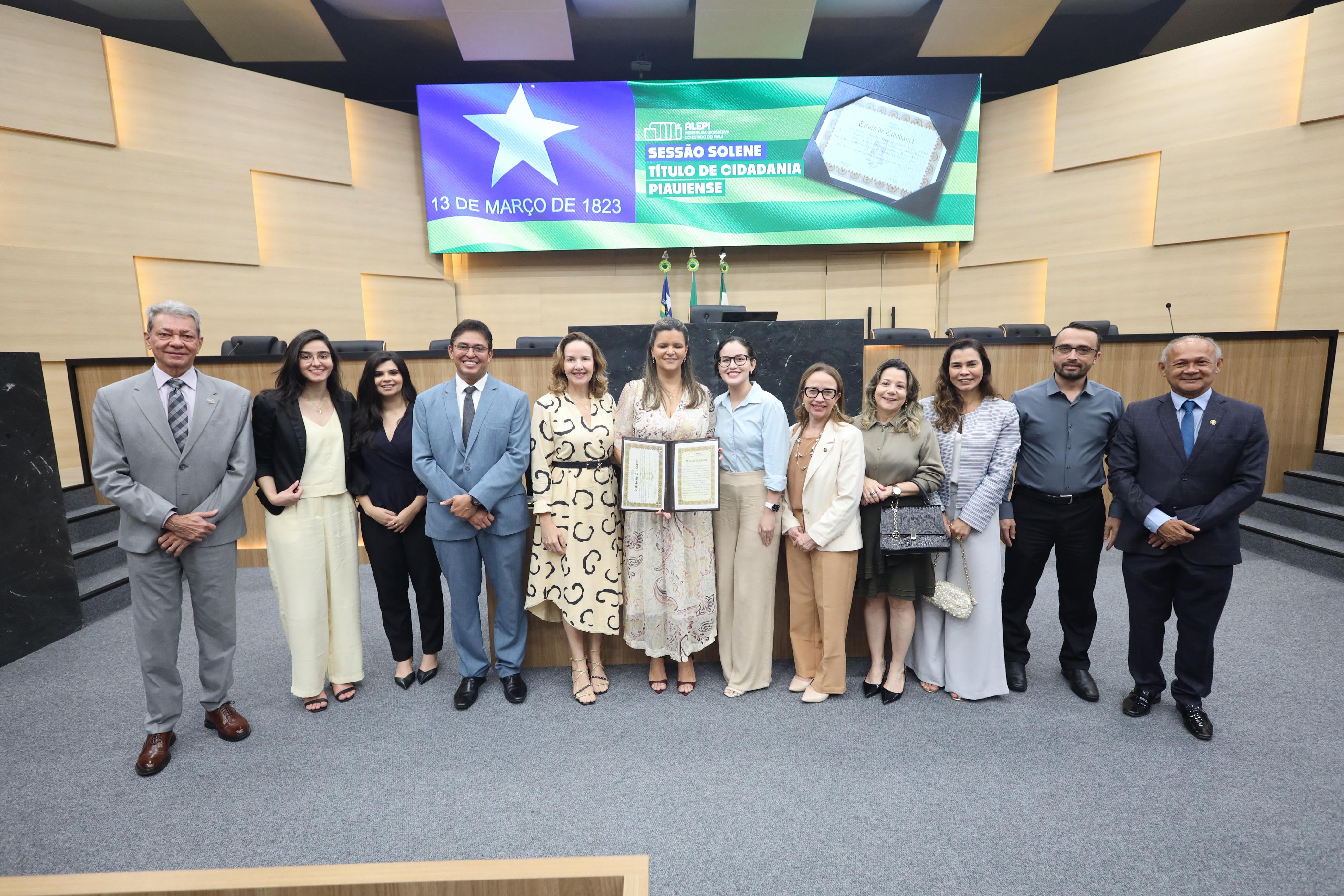 CONCESSÃO DE TÍTULO DE CIDADANIA PIAUIENSE A PROMOTORA ÁUREA EMÍLIA BEZERRA MADRUGA (14).jpeg