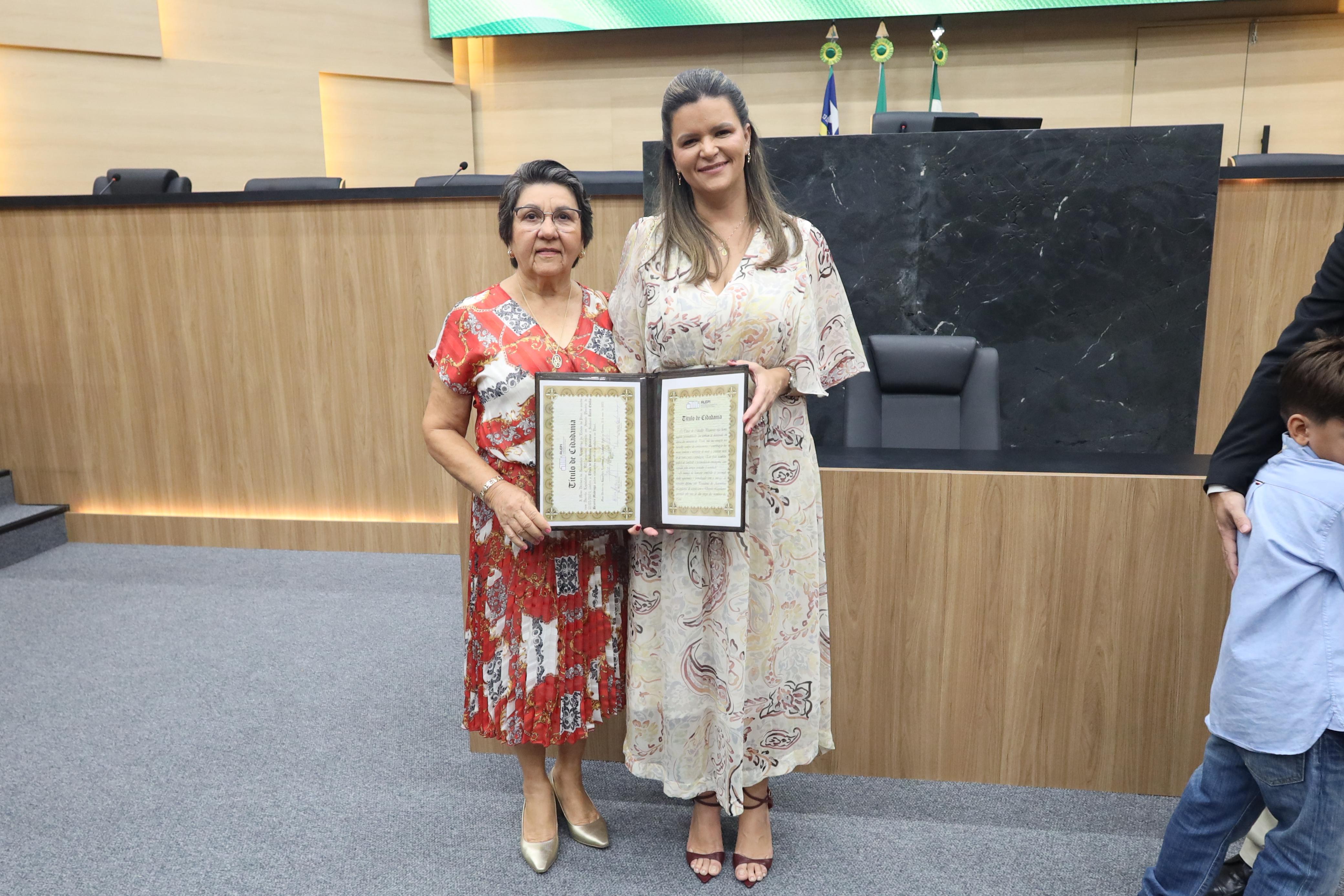 CONCESSÃO DE TÍTULO DE CIDADANIA PIAUIENSE A PROMOTORA ÁUREA EMÍLIA BEZERRA MADRUGA (17).jpeg